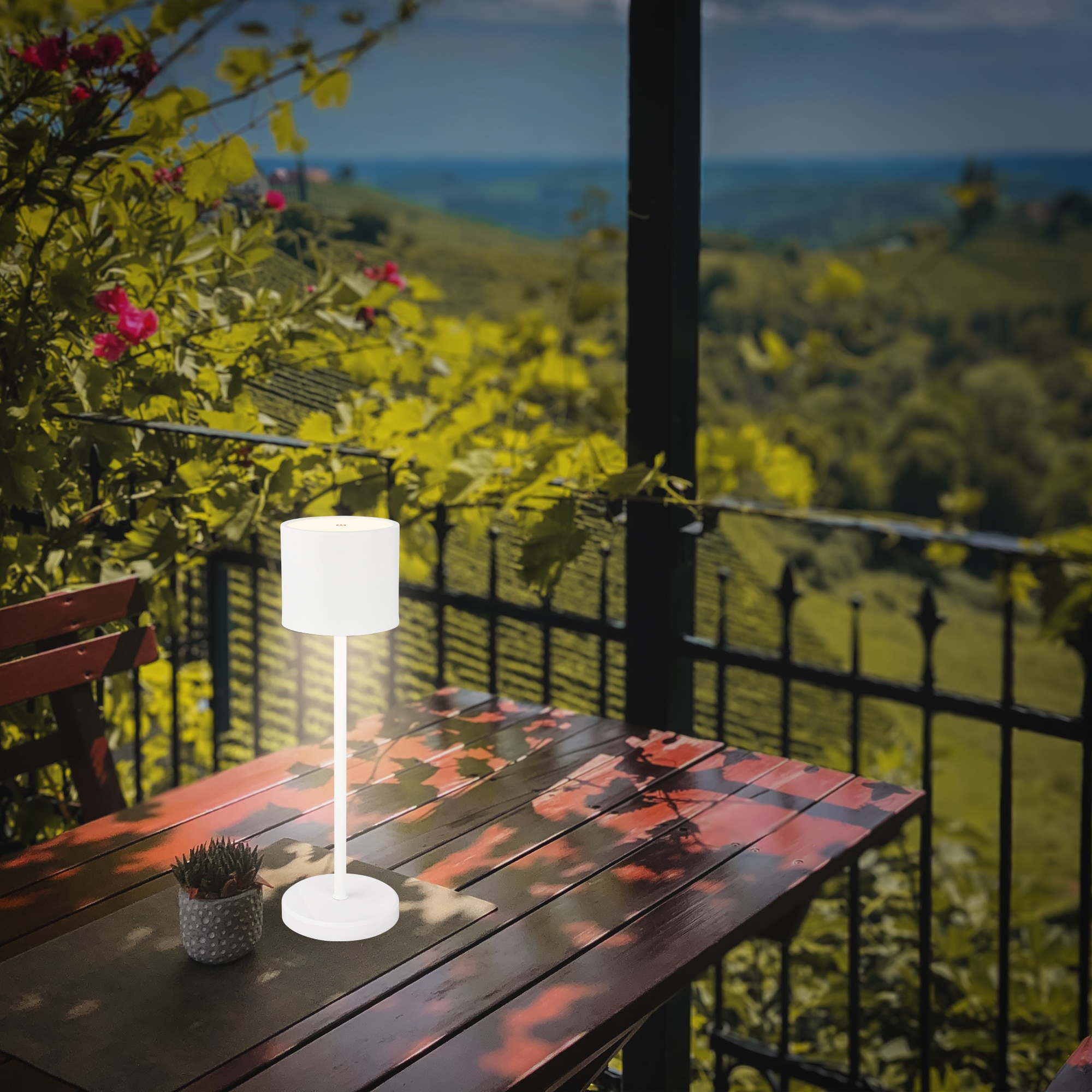 B.K.Licht Außen-Tischleuchte »BK_TL1607 Akku Tischlampe mit Ladestation, 3-Stufen Touchdimmer, IP44« LED-Modul 1 Stk. Extra-Warmweiß 3.000 K, 230 Lm, 2,5W, Akku wechselbar, max. 12h Leuchtdauer, Weiß