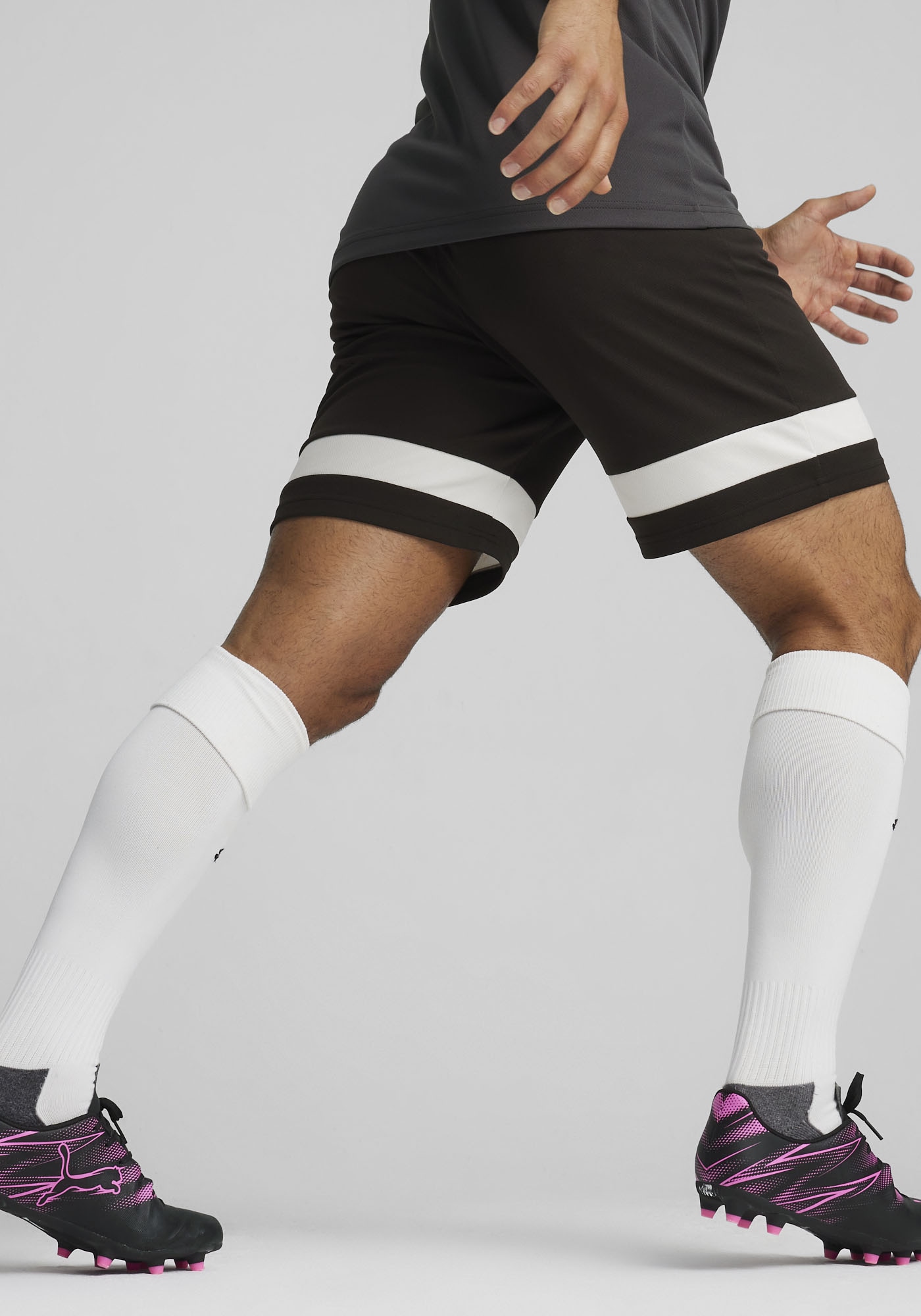 PUMA Trainingsshorts »INDIVIDUALRISE SHORTS«  für Sportmode, mit atmungsaktiven Mesh-Einsätzen, modernes Design