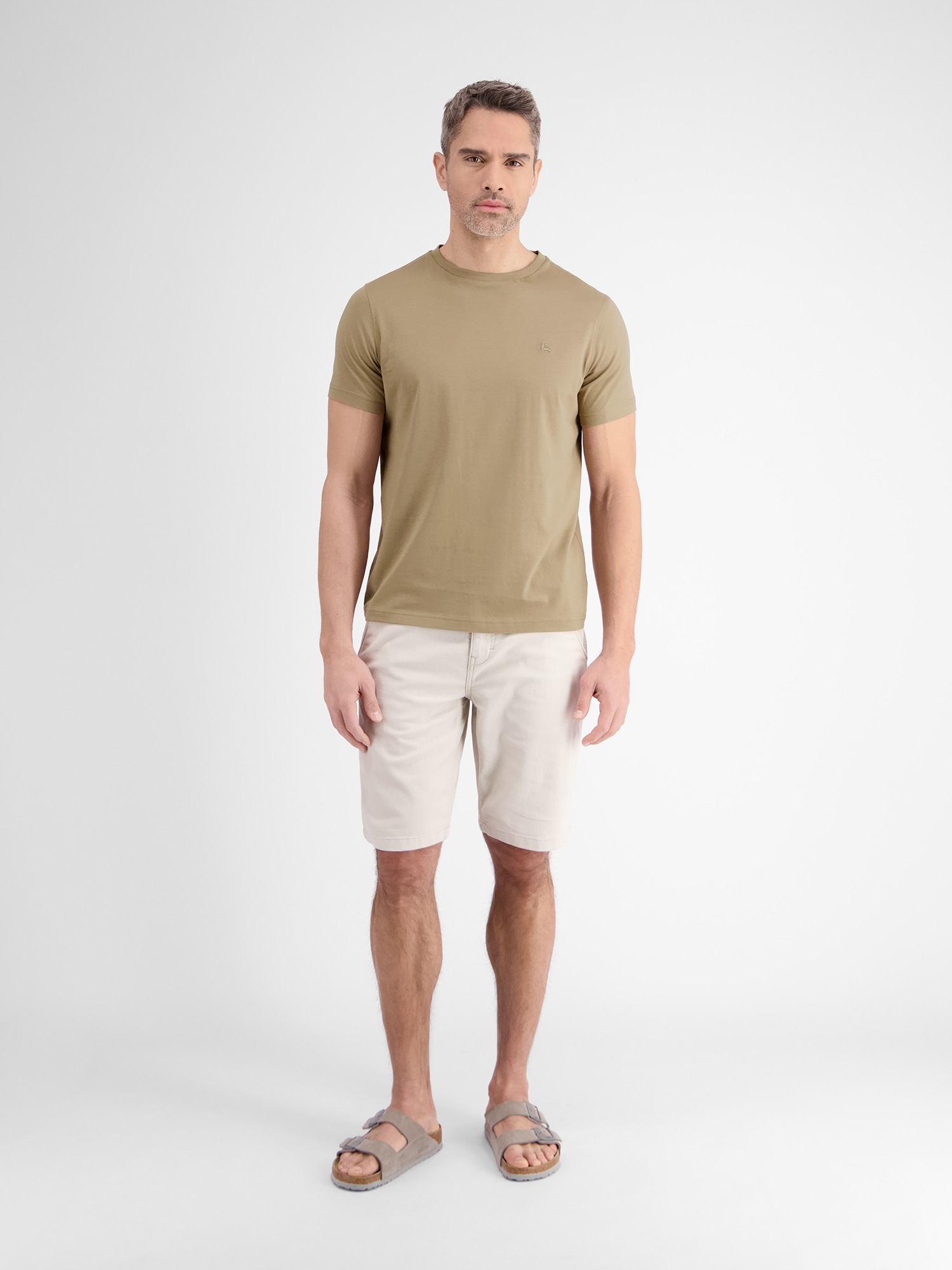 T-Shirt »LERROS Unifarbenes Basic T-Shirt mit Logostitch«