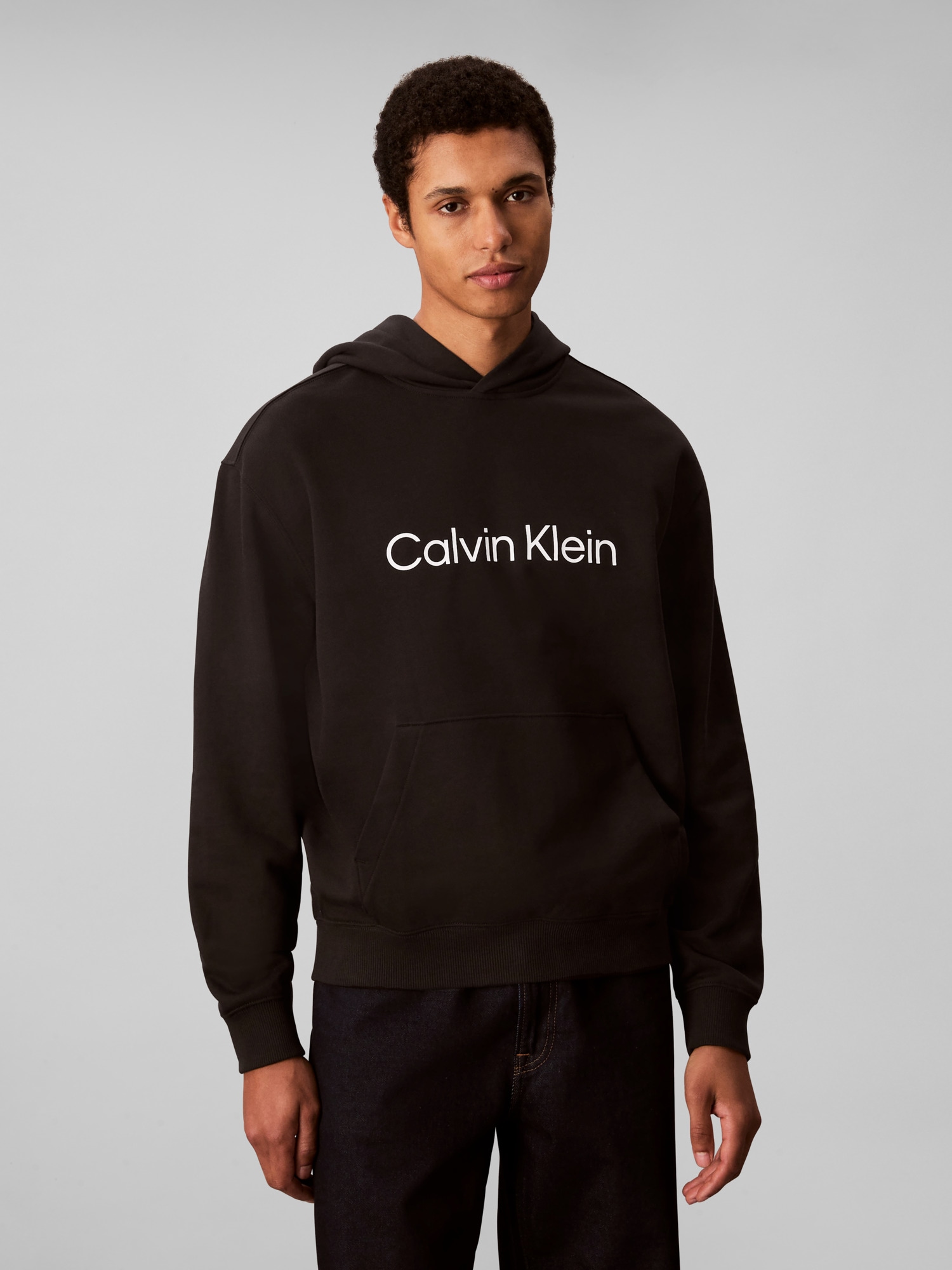 Calvin Klein Kapuzensweatshirt »LS EU STANDARD LOGO 350TERRY PO«, Mit Rundhalsausschnitt, regular fit
