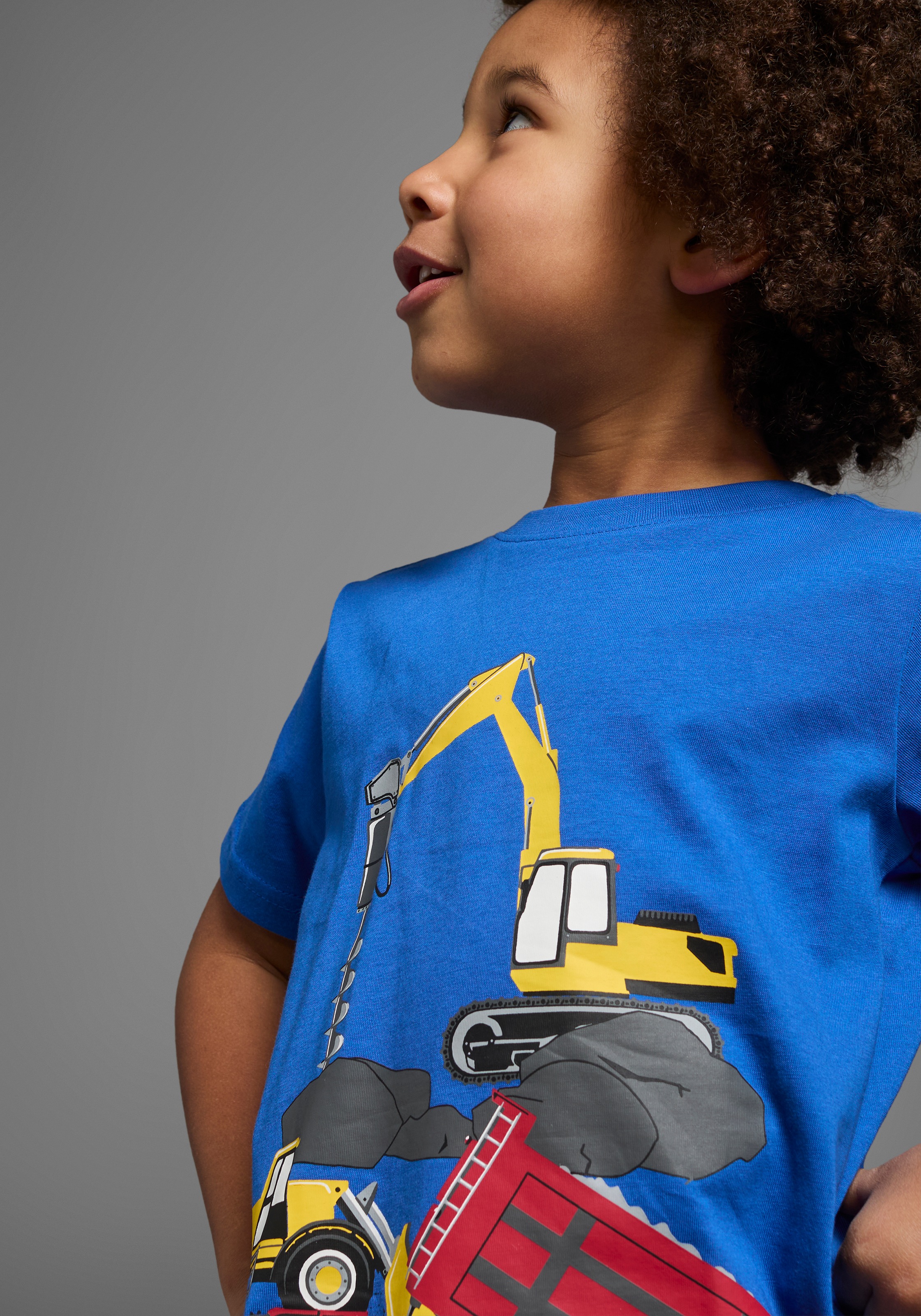 KIDSWORLD T-Shirt »mit coolen BAUMASCHINEN Print«, Kurzarm, Basic-Passform, bedruckt, Rundhalsausschnitt