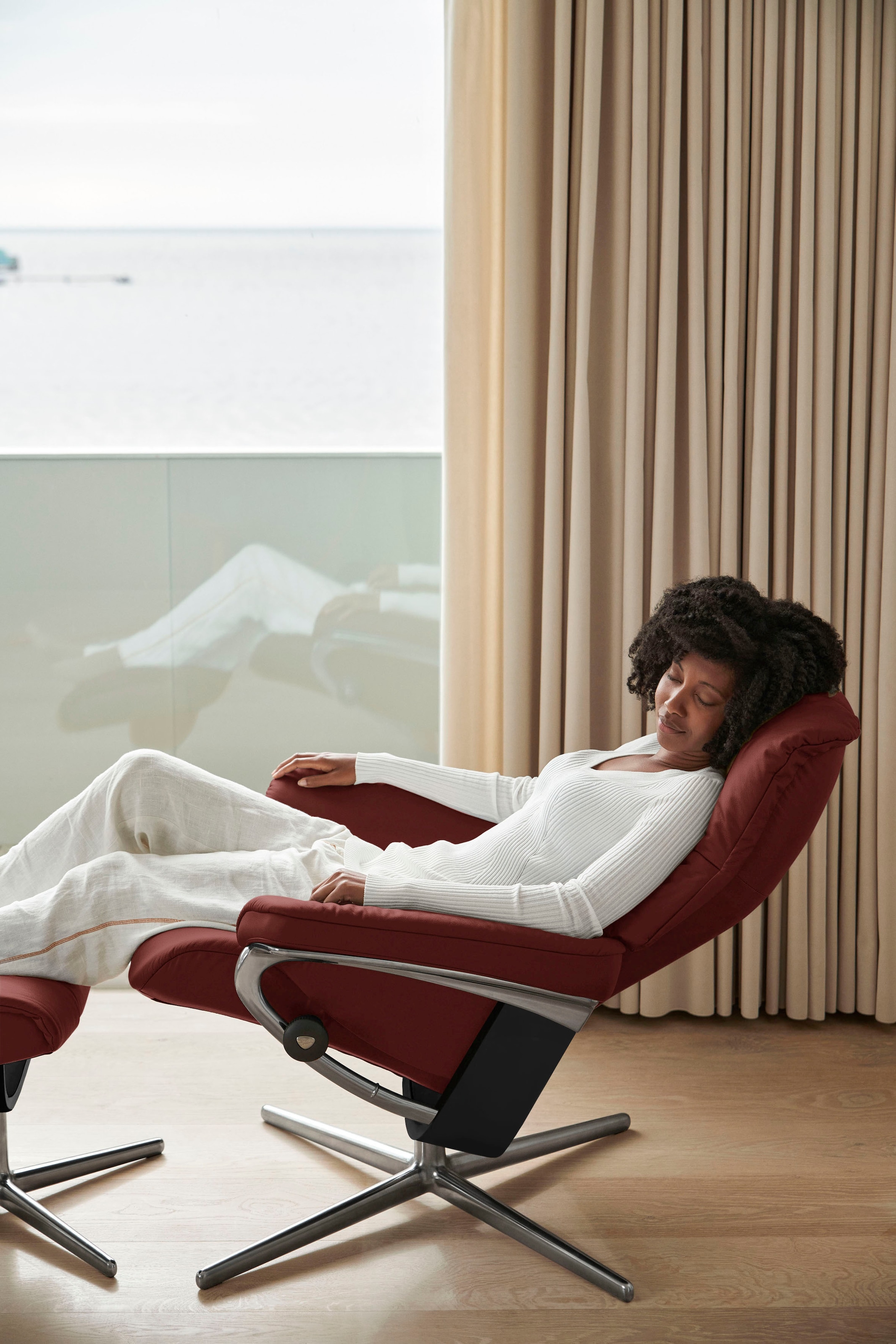 Stressless® Relaxsessel »Mayfair«, (Set, Relaxsessel mit Hocker), mit Hocker, mit Cross Base, Größe S, M & L, Holzakzent Schwarz