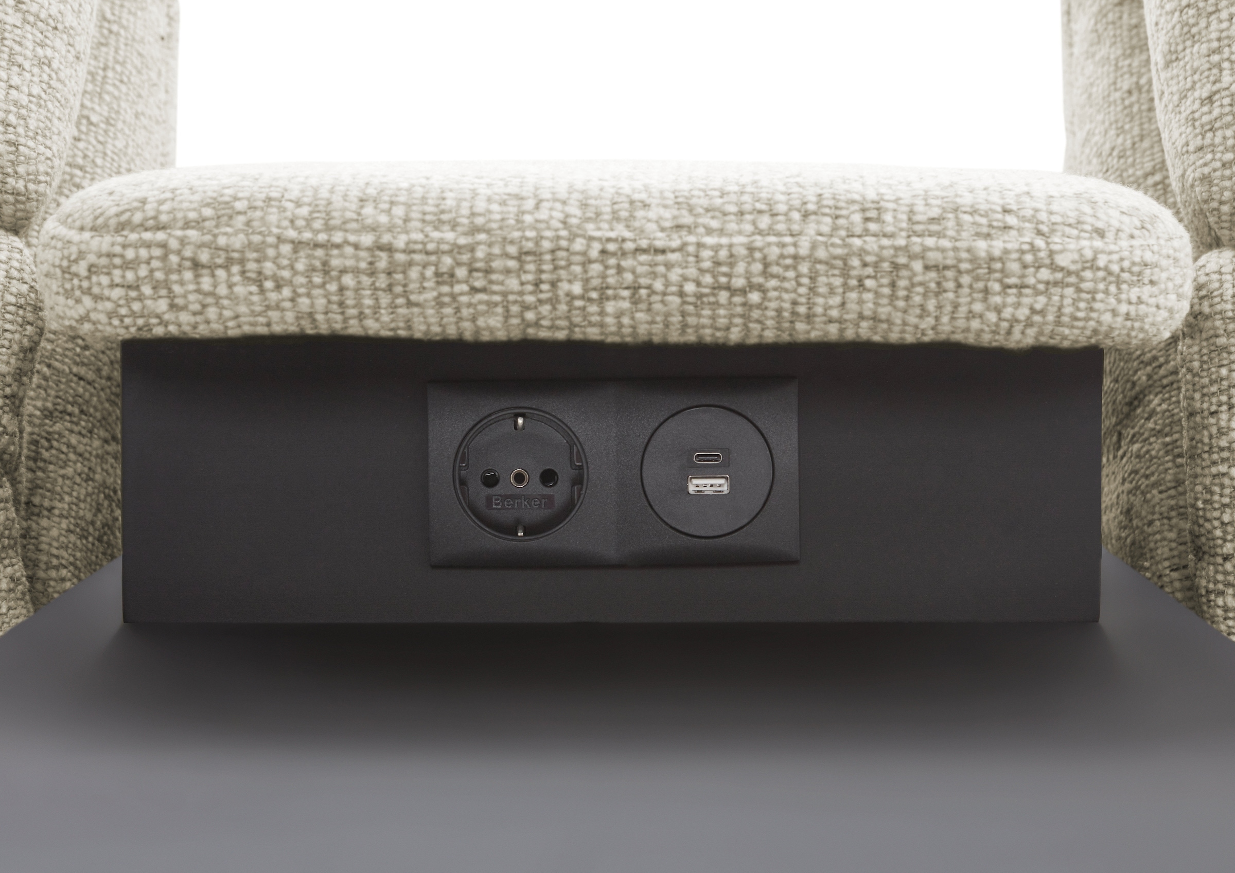 Home affaire 3-Sitzer »Bellaria, inklusive 2x Relaxfunktion motorisch mit Herz-Waage-Beschlag« Zwischenelement mit Tisch, Steckdose & USB-Ladestation