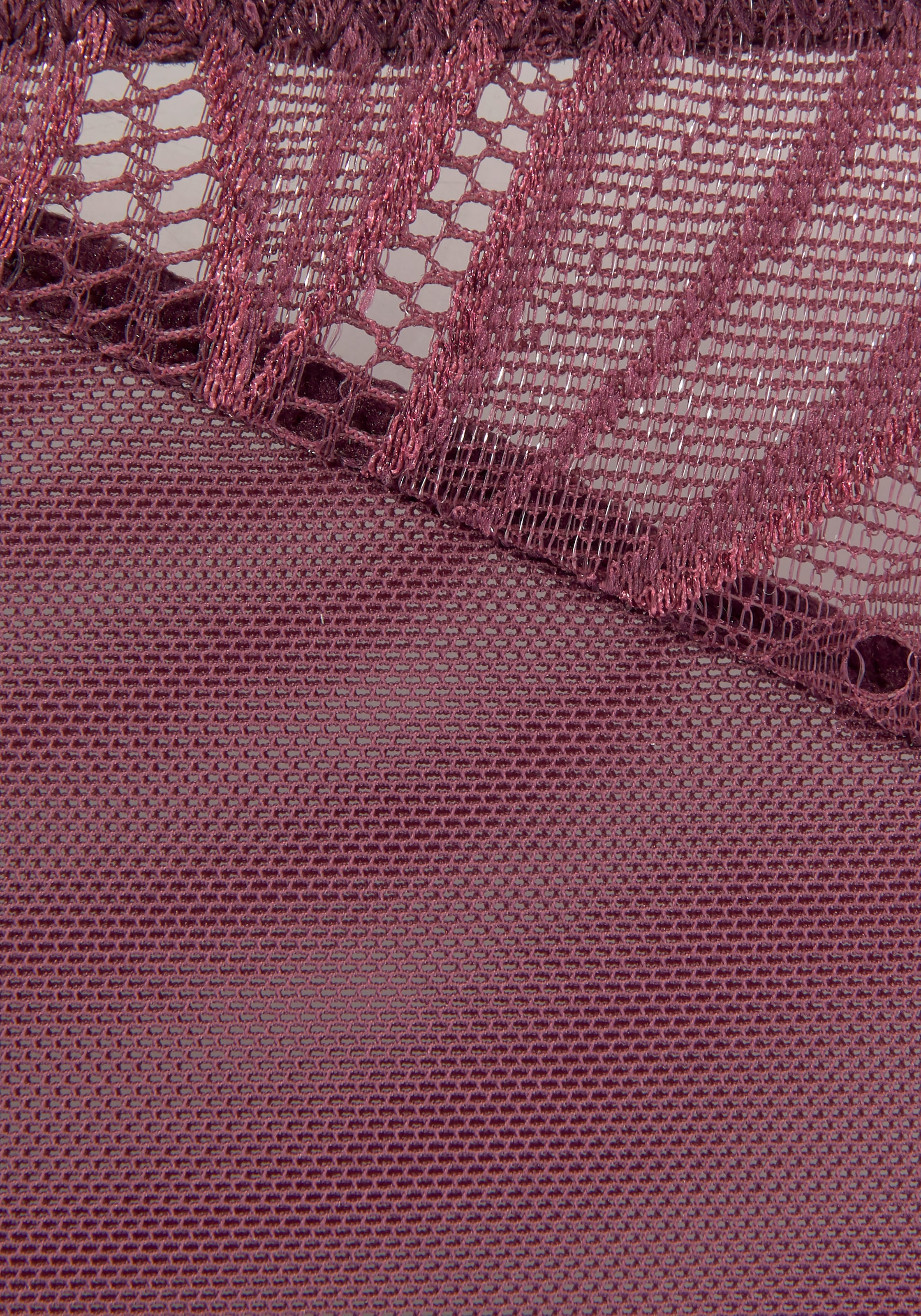 Nuance String, mit aufregender Bänder-Optik und Metallperlen im Antiklook