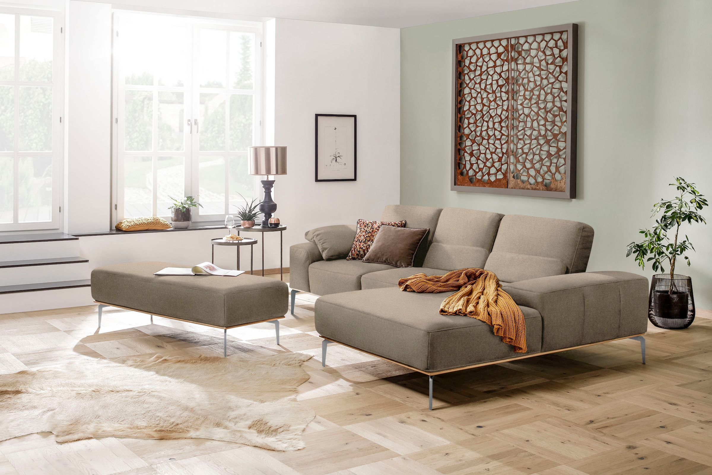 W.SCHILLIG Ecksofa »run, Designsofa mit tollem Sitzkomfort, L-Form«, mit elegantem Holzsockel, Füße in Chrom glänzend, Breite 279 cm