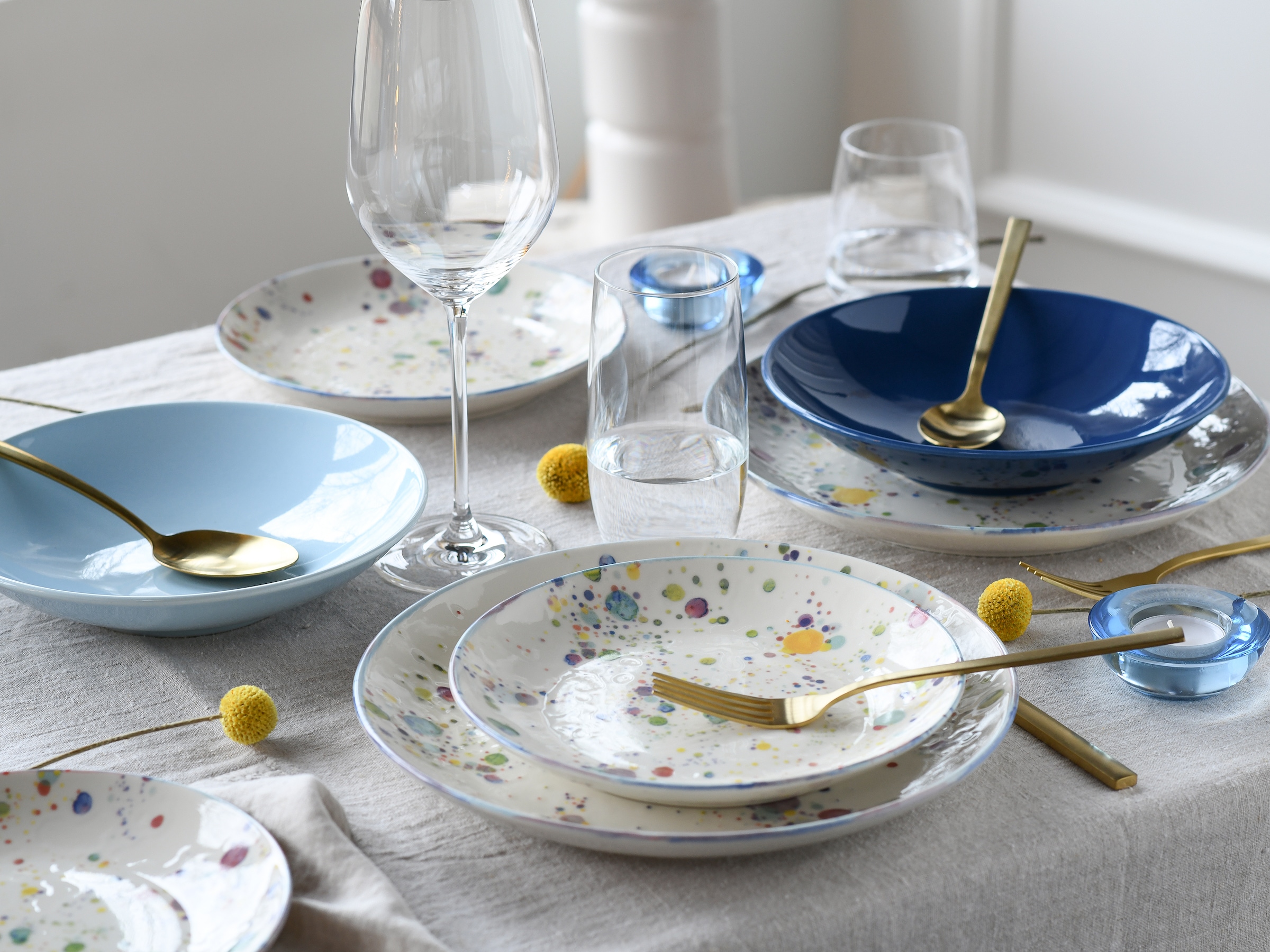 CreaTable Teller-Set »Candy Drops, Teller Set 12-tlg.« Unregelmäßige bunte Punkte, Gute Laune Geschirr, Frisch, Freundlich