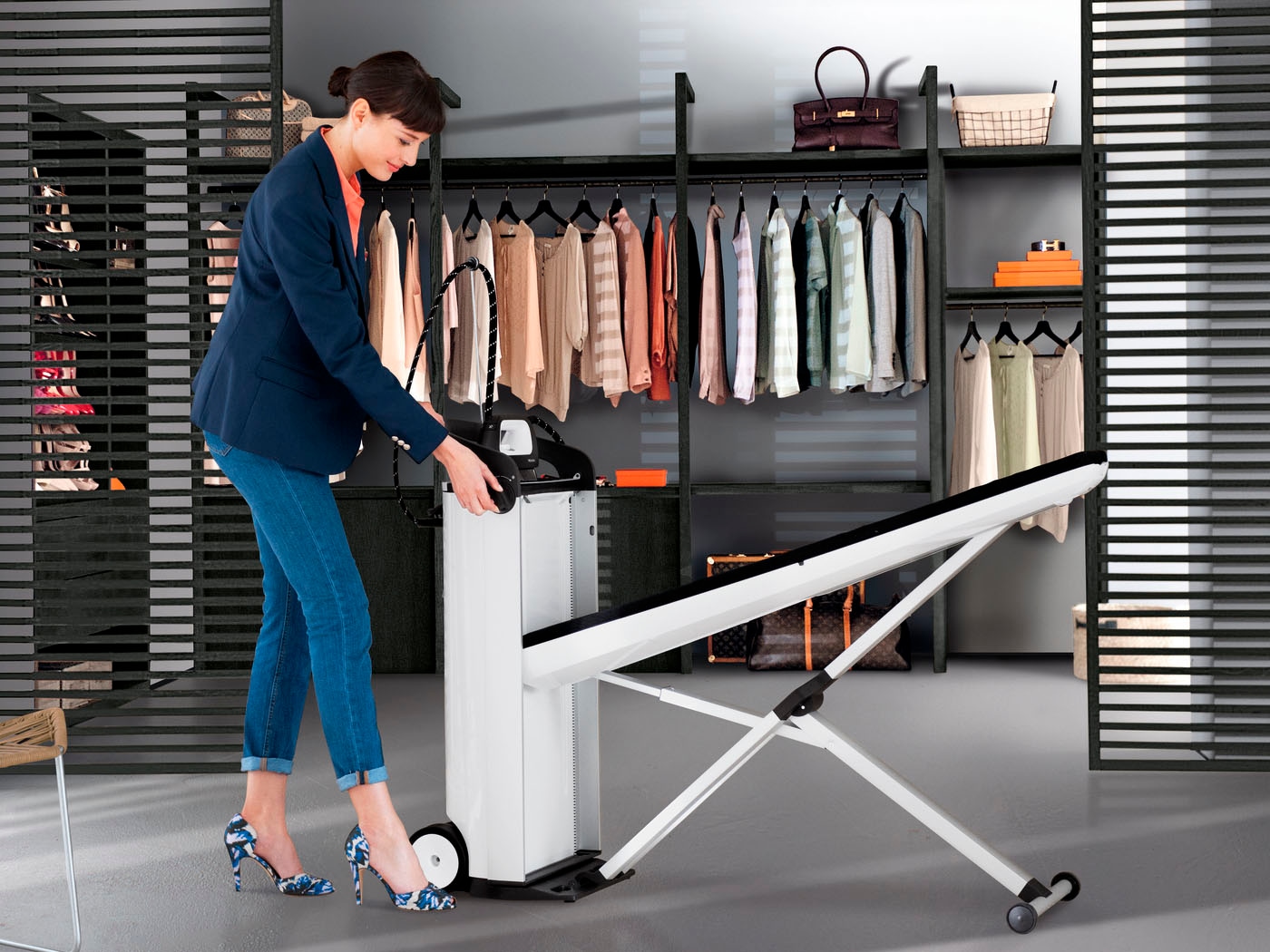 Miele Bügelsystem »B 4312 FashionMaster« 2200 W mit Wabensohle für beste Bügelergebnisse