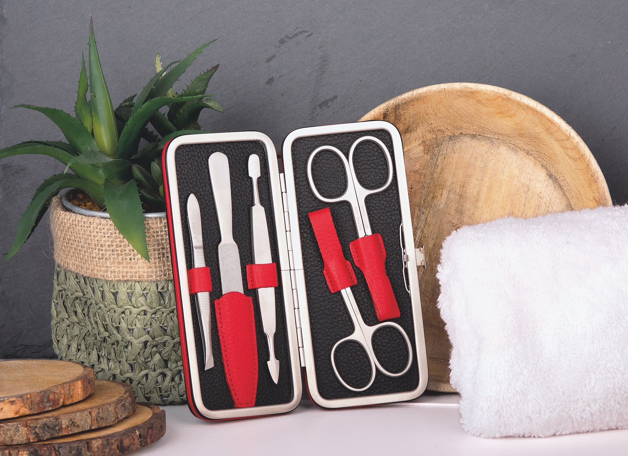 ERBE Maniküre-Etui »Colorado« Echtleder, Kontrastnähte, Druckknopfverschluss, rostfreie Instrumente