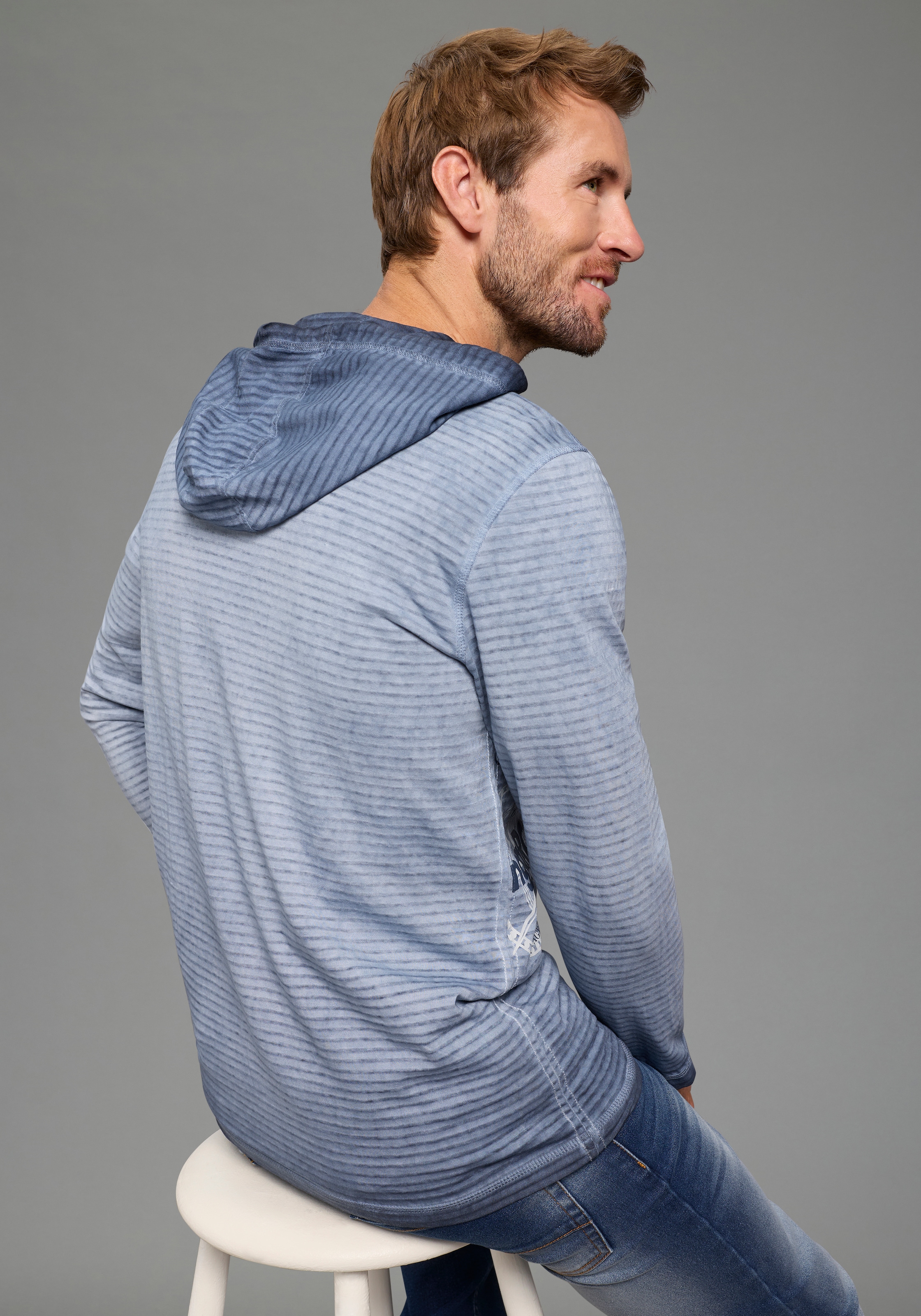 KangaROOS Langarmshirt schmale Passform, Langarm, mit Kapuze, aus Single Jersey