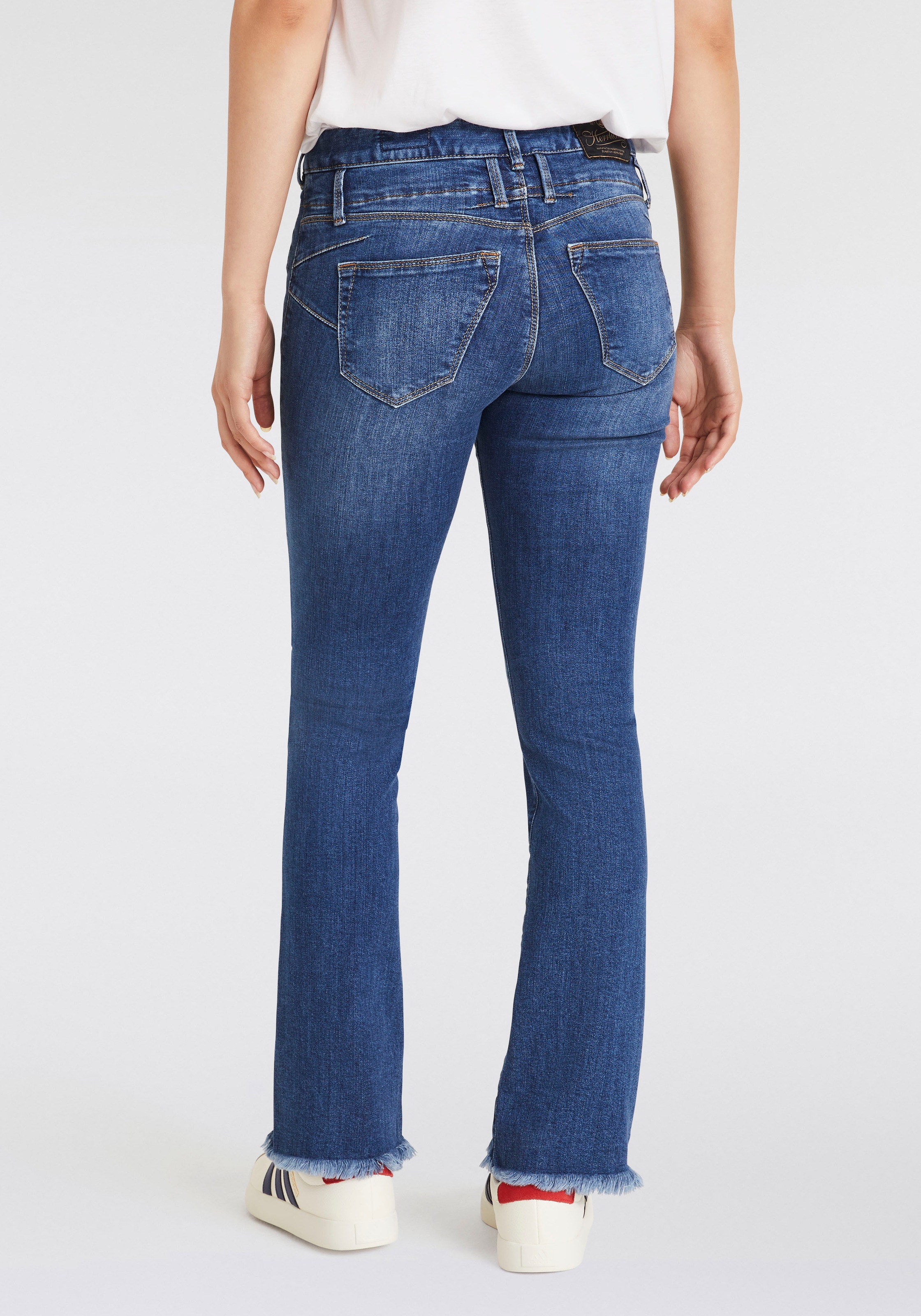 Herrlicher Bootcut-Jeans »Jeans Baby Cropped Org Dnm«, in cropped Länge mit ausgefranstem Saum