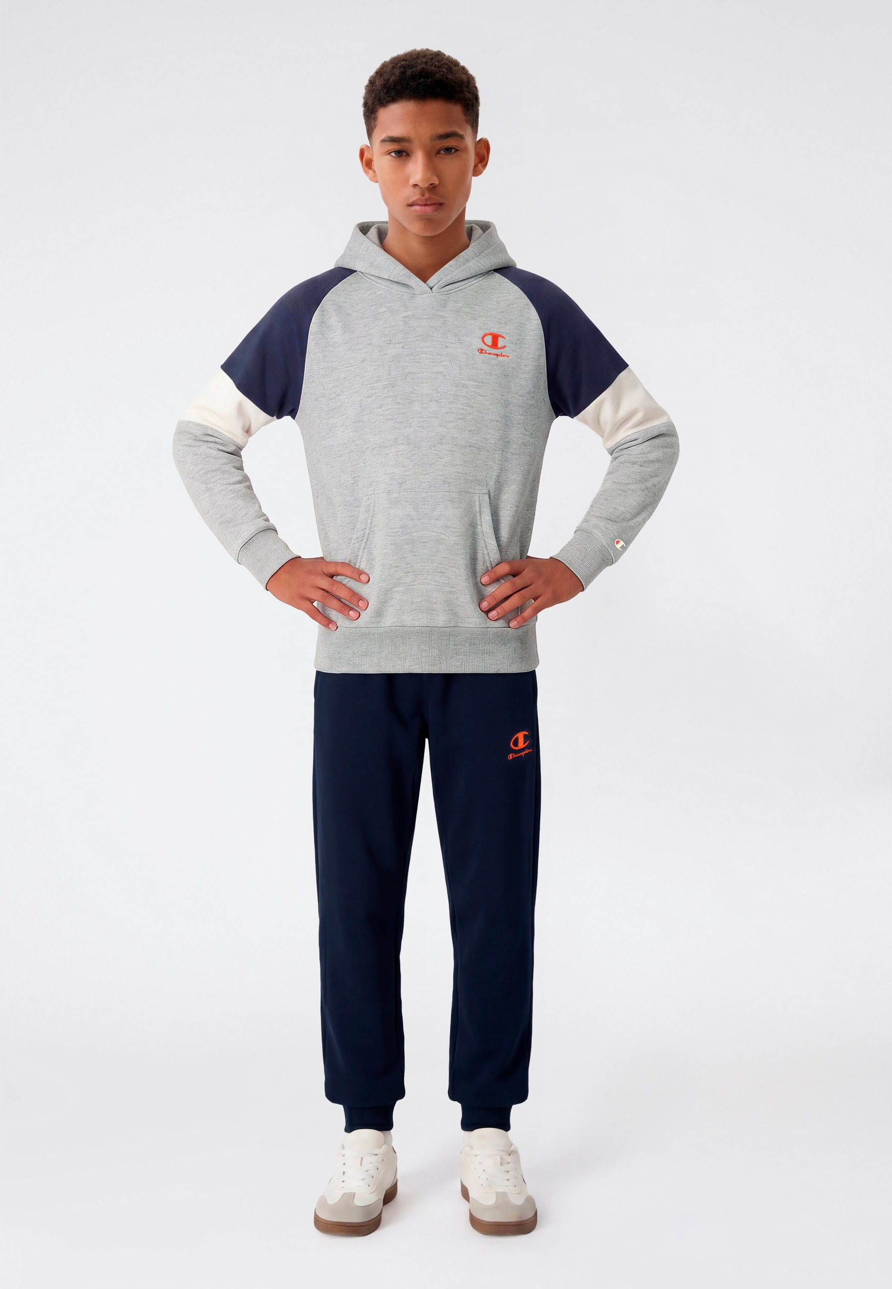 Champion Kapuzensweatshirt »SPORTWEAR HOODIE Standard Fit«, mit Langarm-Design, aus Baumwolle und Polyester
