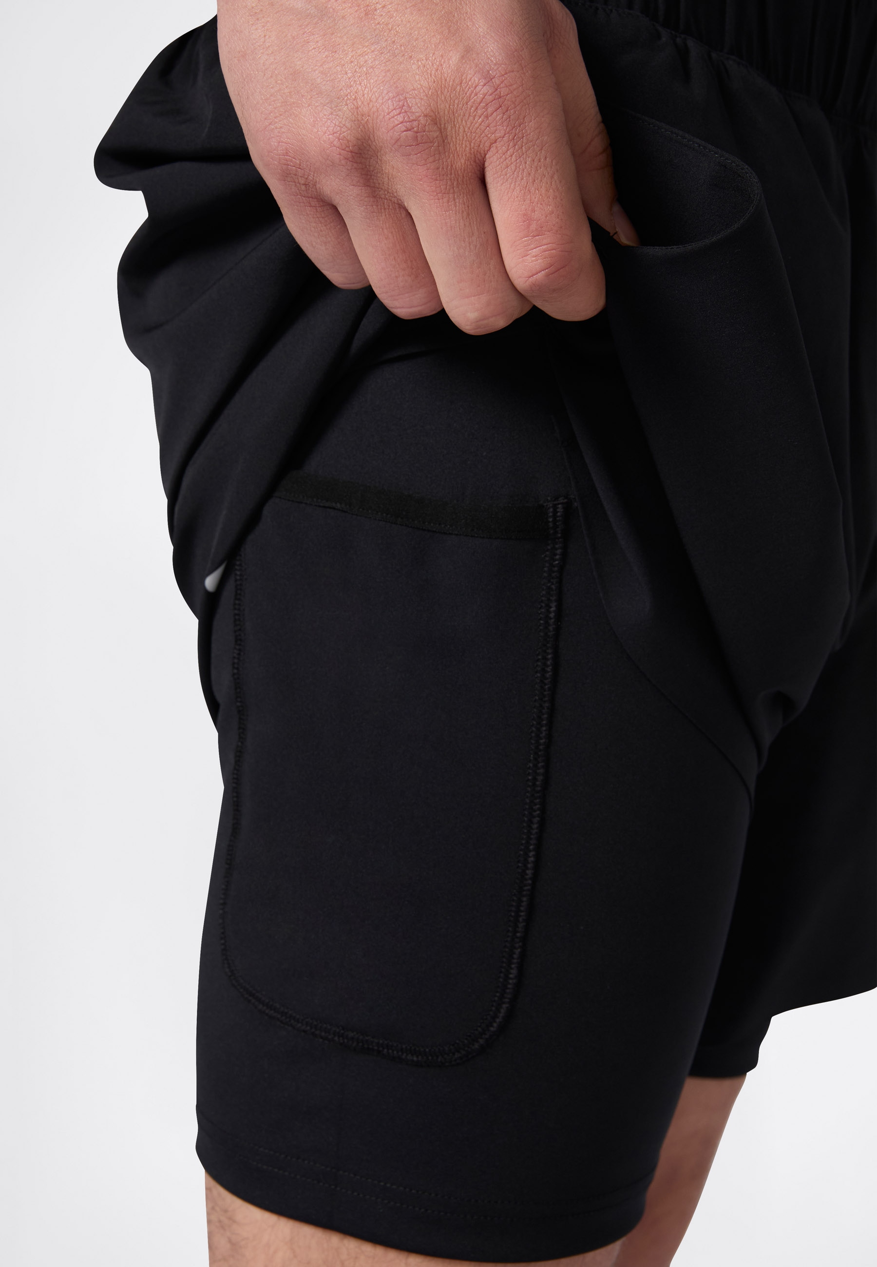 Champion Trainingsshorts  aus Polyester und Elasthan, in den Größen S bis XXL