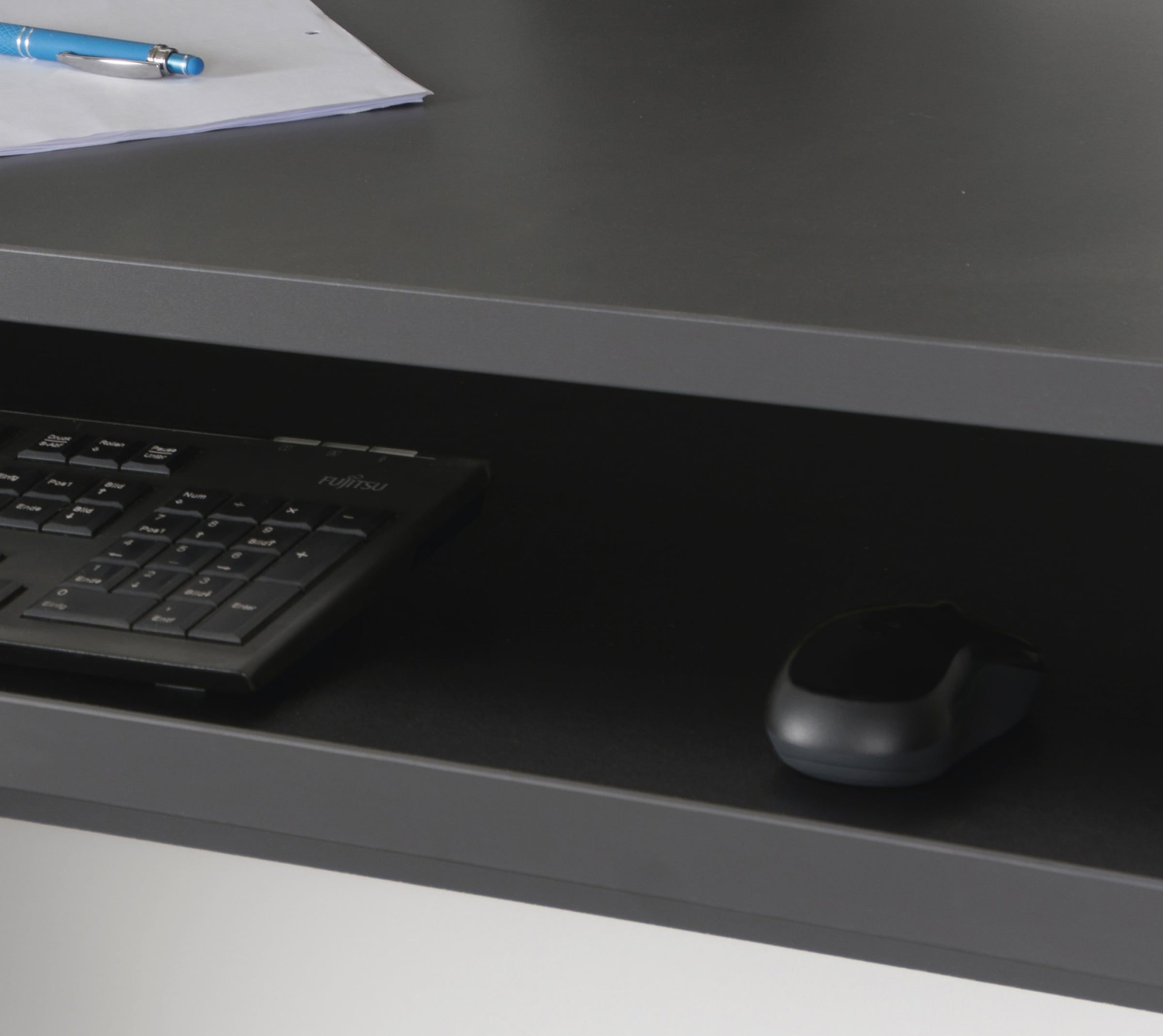 VOGL Möbelfabrik Schreibtisch »Barrie mit 2-farbigem Tastaturauszug«, in 2 Breiten, 2,5 cm Tischplattenstärke, Made in Germany