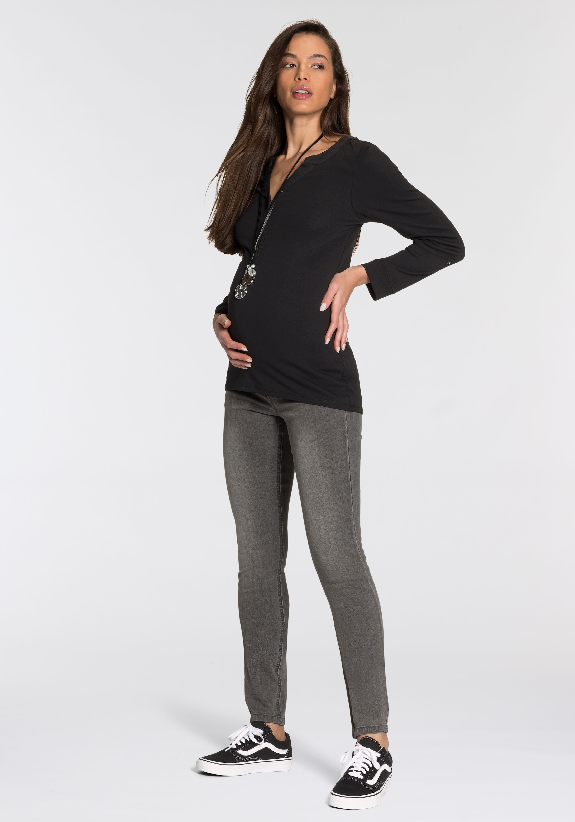 Neun Monate Umstandsjeans », Jeans für Schwangerschaft und Stillzeit«, in modischer Waschung