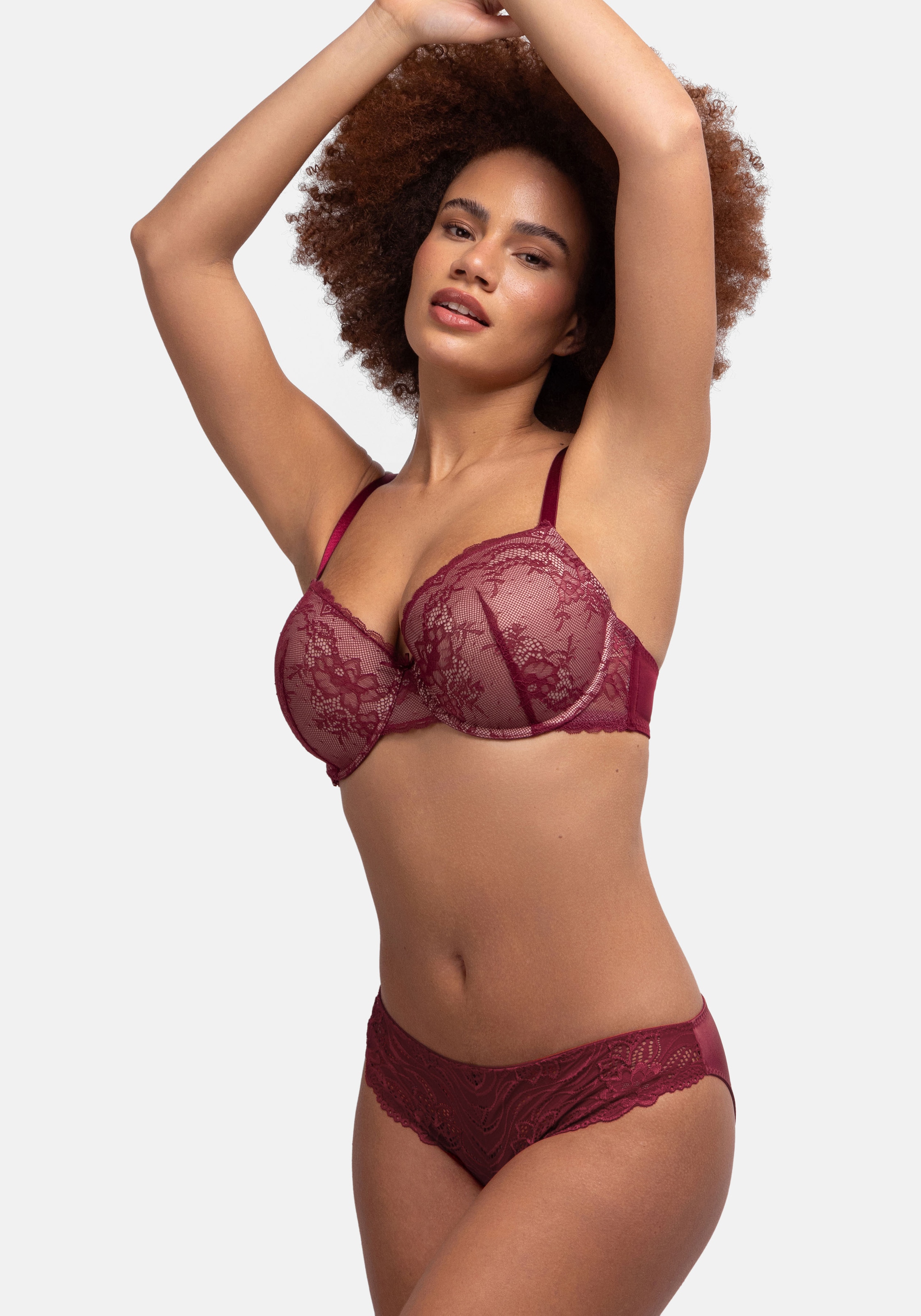 Dorina Bügel-BH »CHLOE«, Vorgeformte leicht gepolsterte Cups, florale Spitze, tiefer Ausschnitt