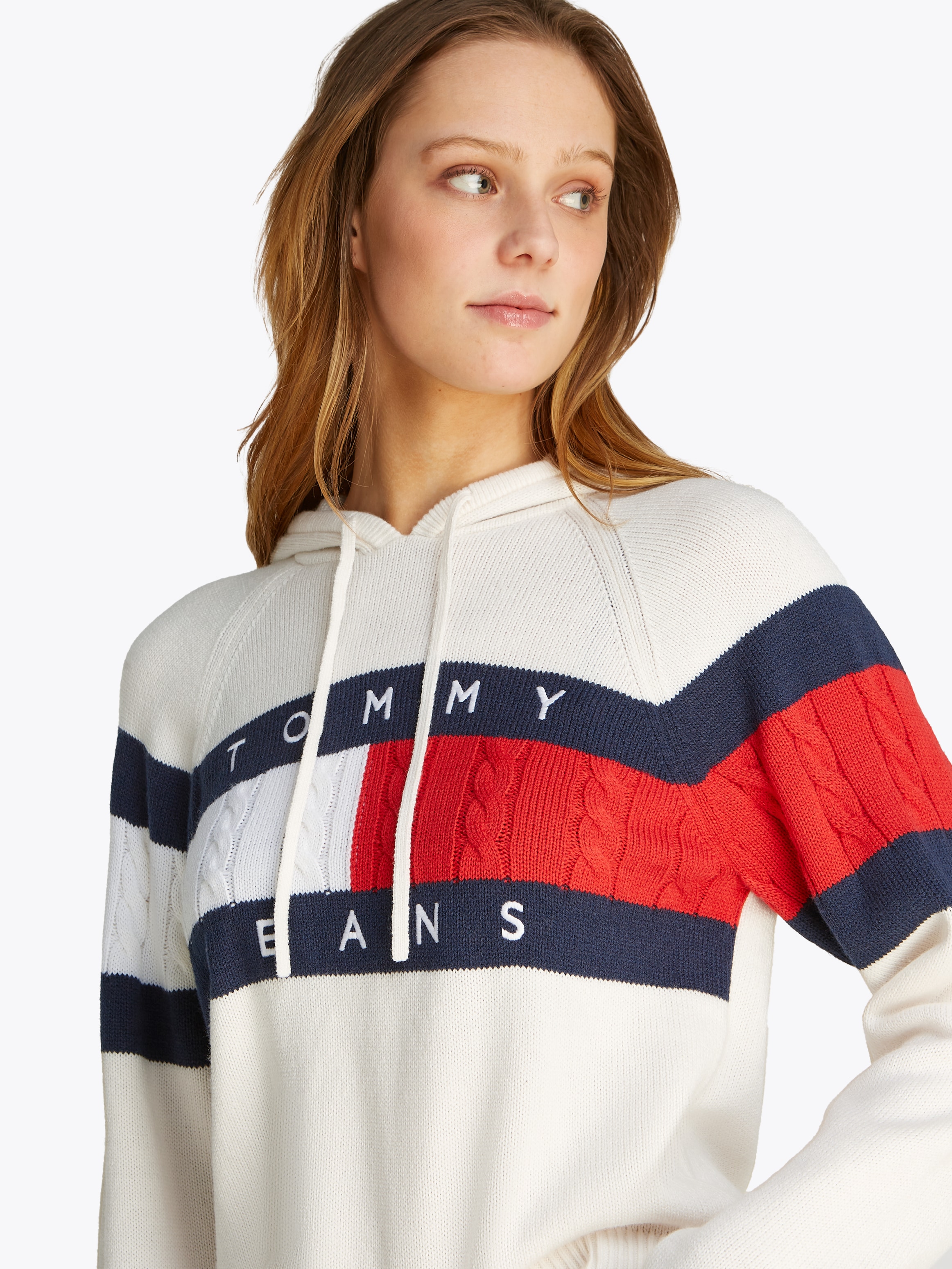 Tommy Jeans Kapuzenpullover »TJW CENTER FLAG HOOD SWEATER EXT«, mit Kapuze, großem Logo-Flag