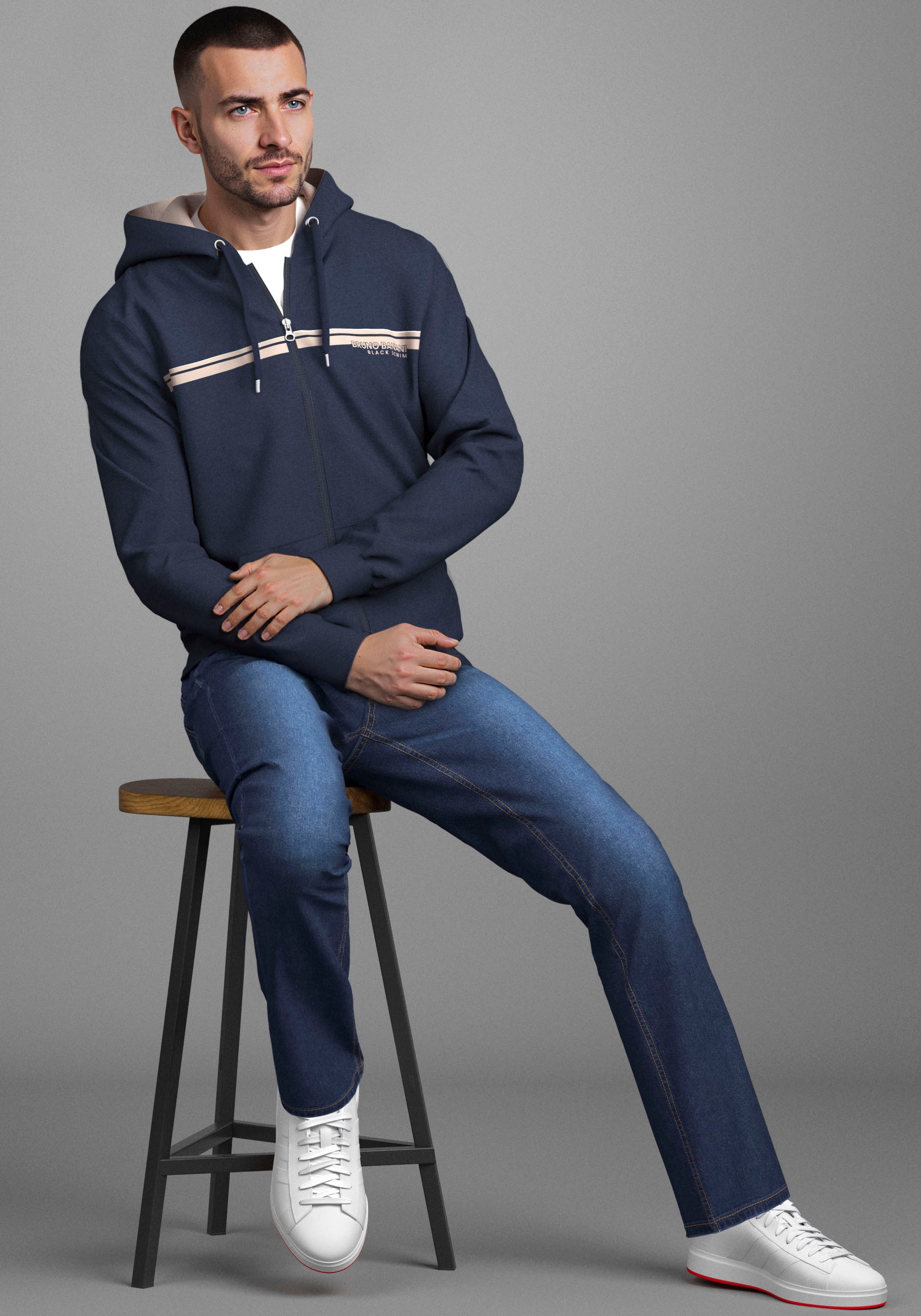 Bruno Banani Sweatjacke moderner Brustprint