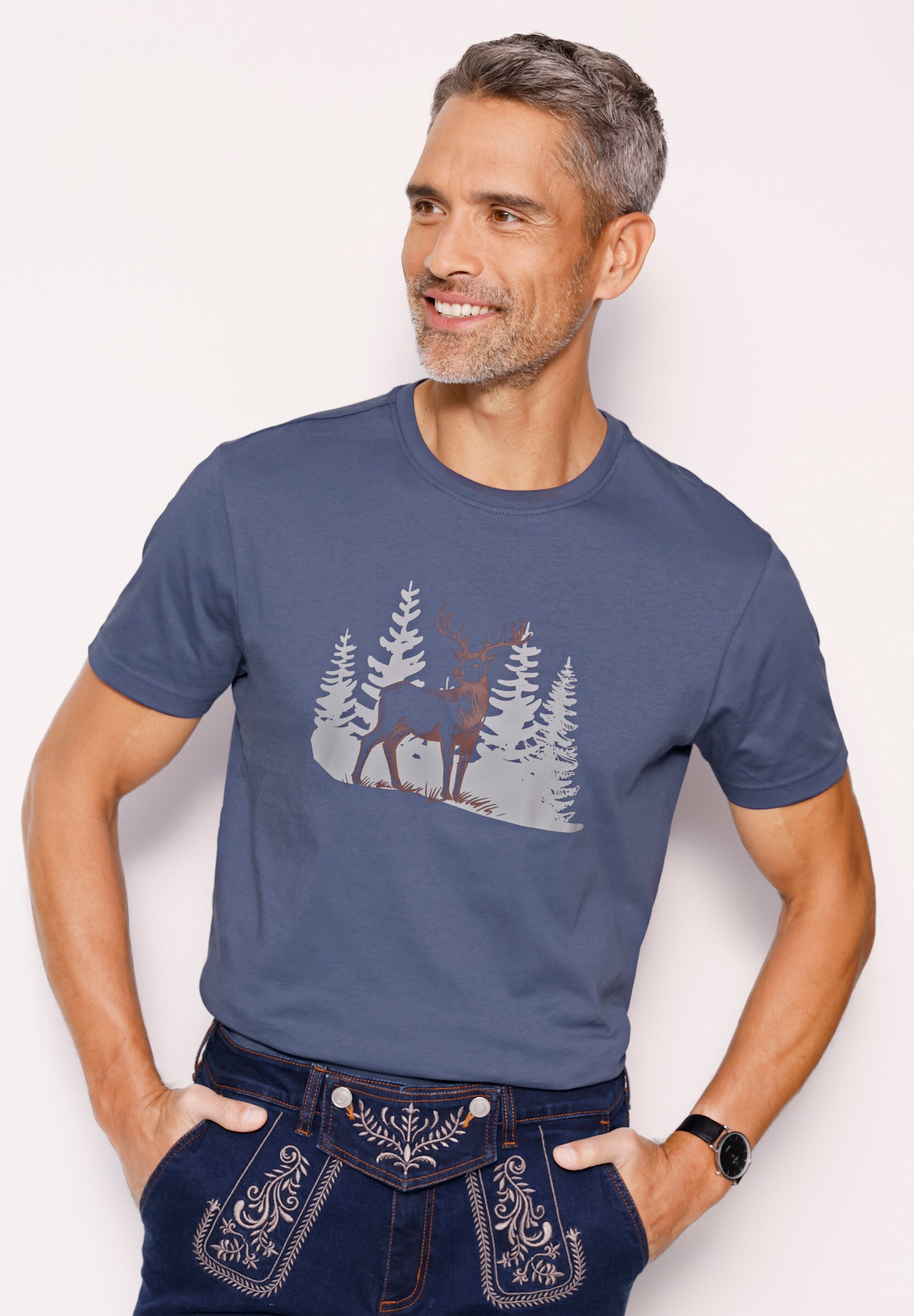 Sieh an! Trachtenshirt »Shirt Kurzarmshirt mit platziertem Hirsch-Druck«