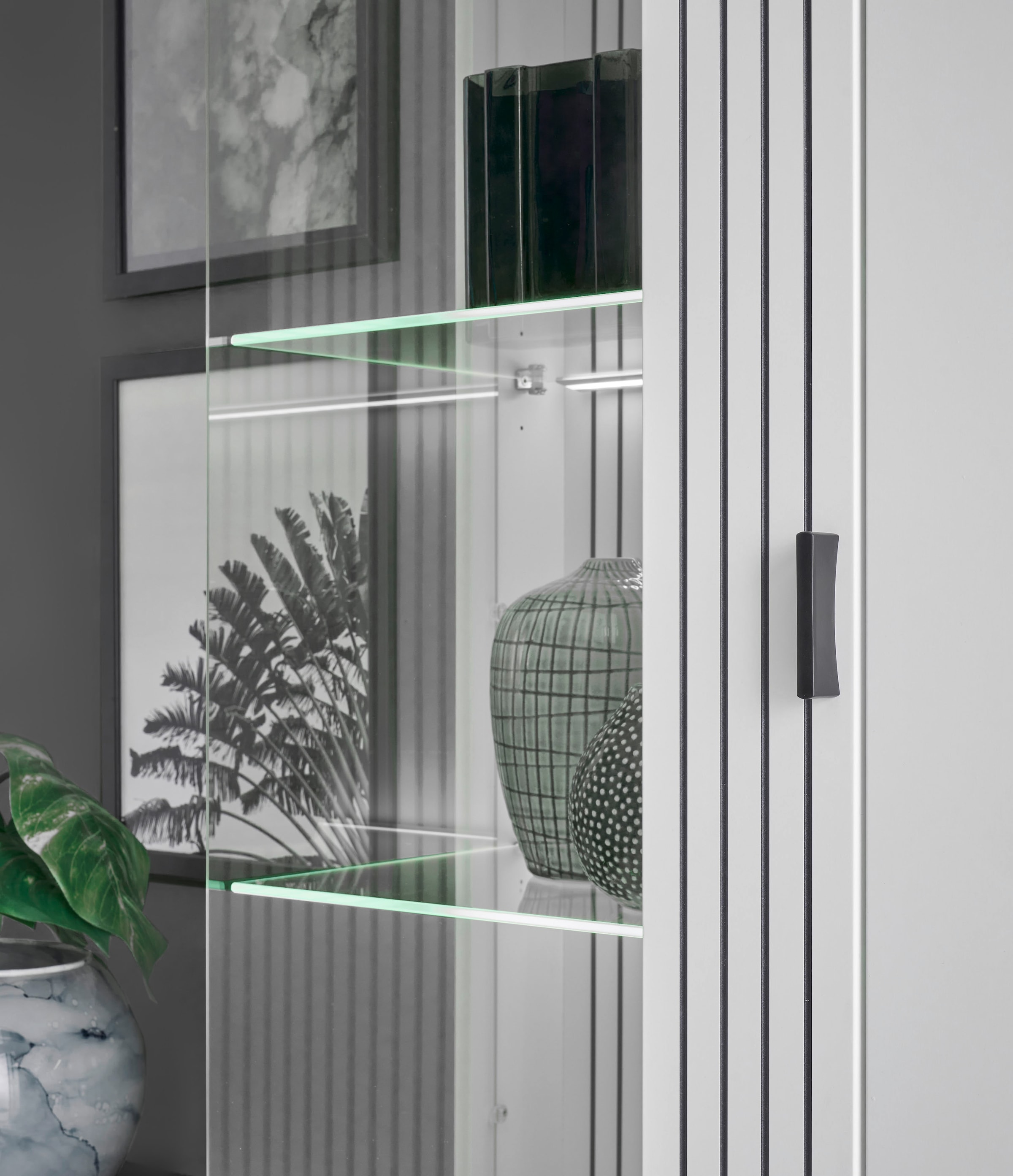 Home affaire Vitrine »Hudson, Stauraumvitrine« in moderner Trendfarbe, Griffe aus Metall (Schwarz), Höhe 180 cm
