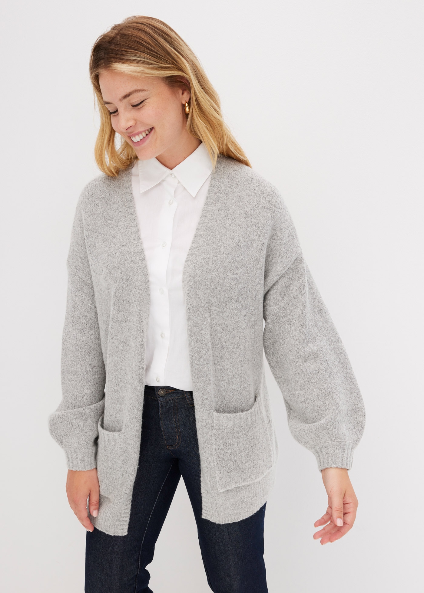 bonprix Strickjacke »Oversize-Strickjacke« Oversize-Passform, mit aufgesetzten Taschen
