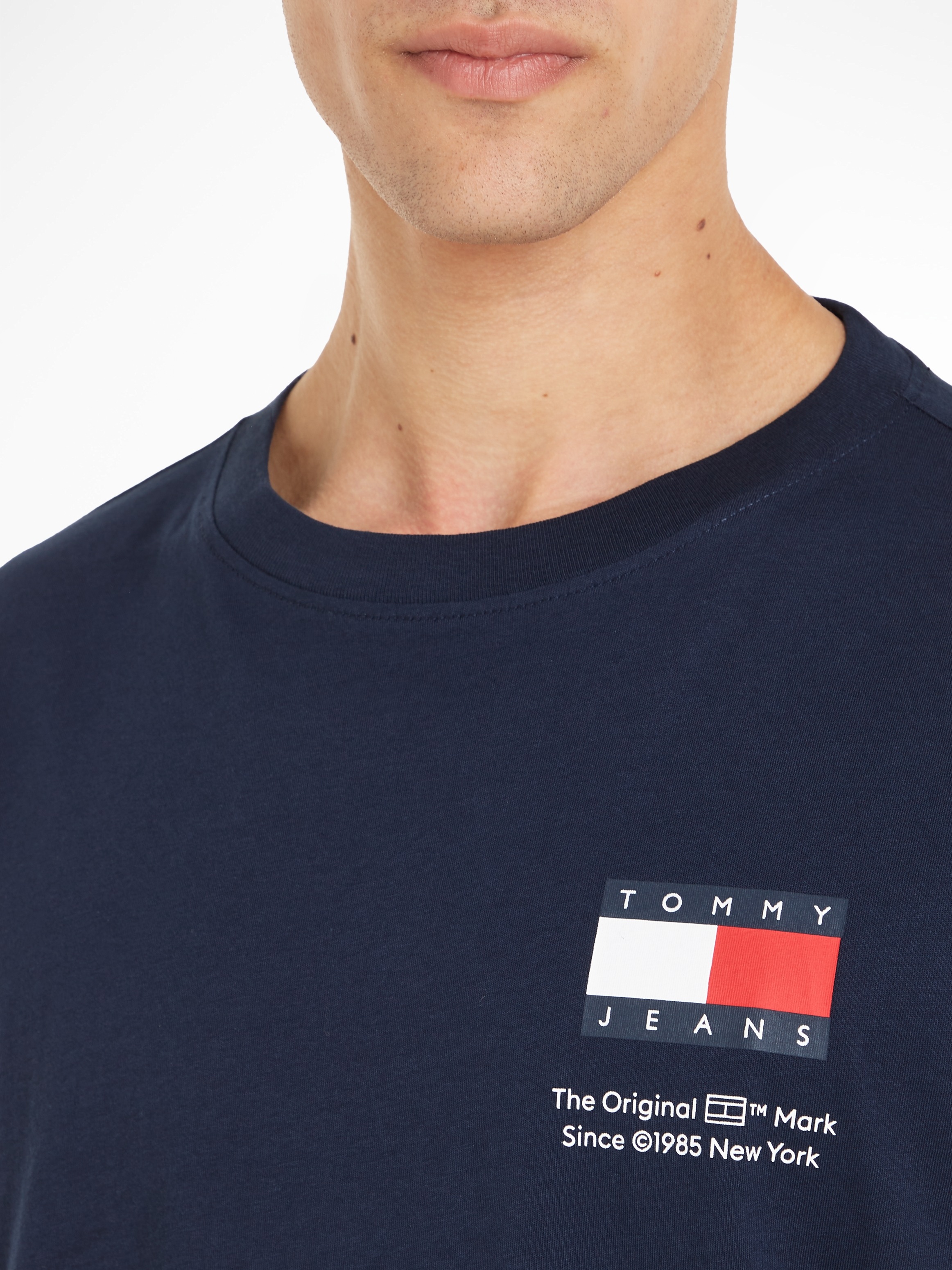 Tommy Jeans T-Shirt »TJM SLIM 2PACK S/S FLAG DNA TEE«, (Packung, 2er), mit großem Logodruck auf der Brust