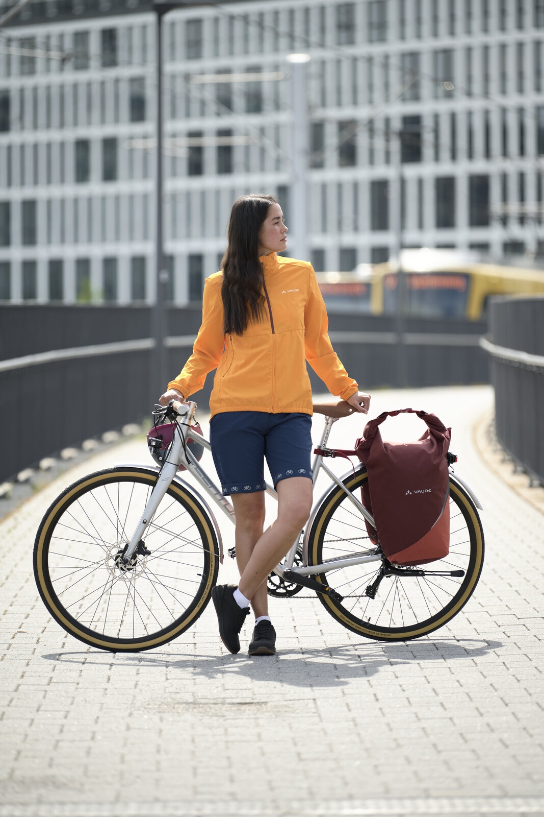 VAUDE Fahrradhose »WOMEN'S CYCLIST SHORTS«, reflektierende Elemente