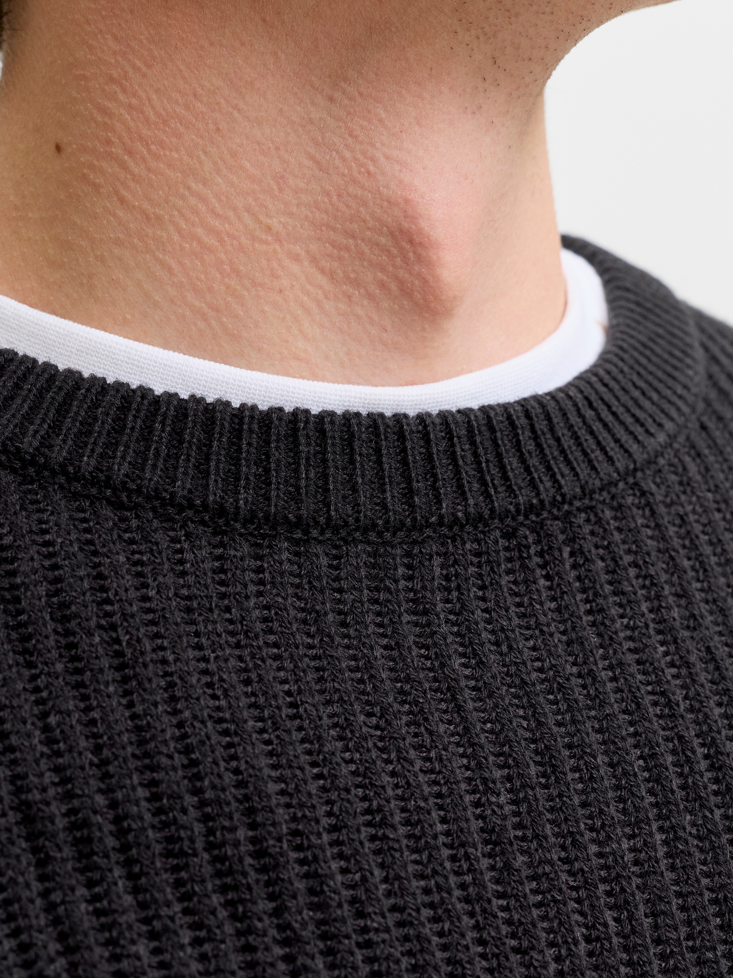 Jack & Jones Rundhalspullover »JJPANNEL KNIT CREW NECK AW26« Materialmix, regular fit