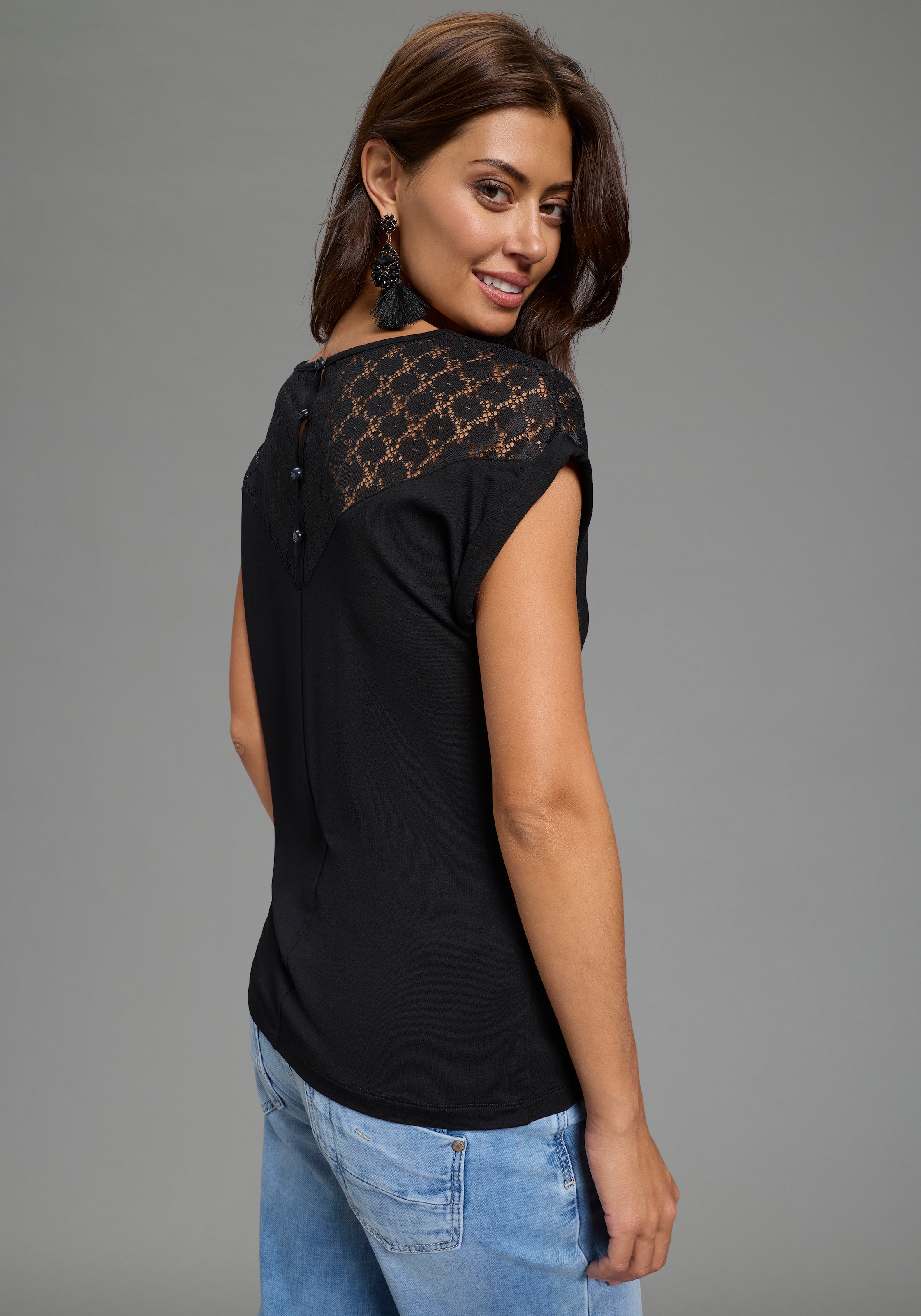 Laura Scott Spitzenshirt mit Zierknopfleiste am Rücken