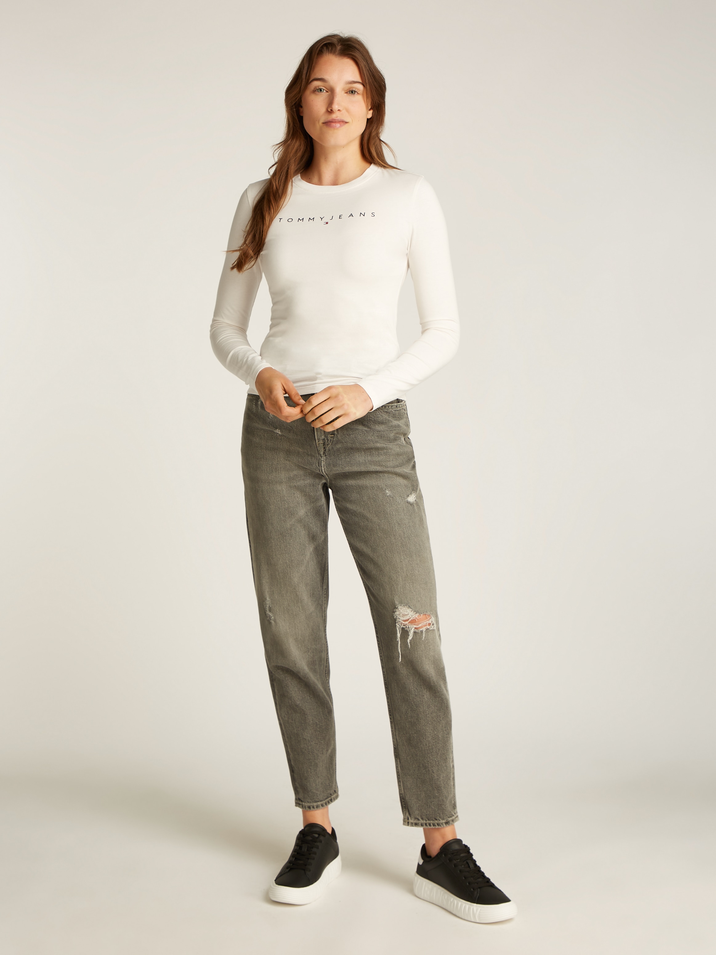 Tommy Jeans Langarmshirt »TJW SLIM LINEAR TEE LS EXT«, mit Logoschriftzug