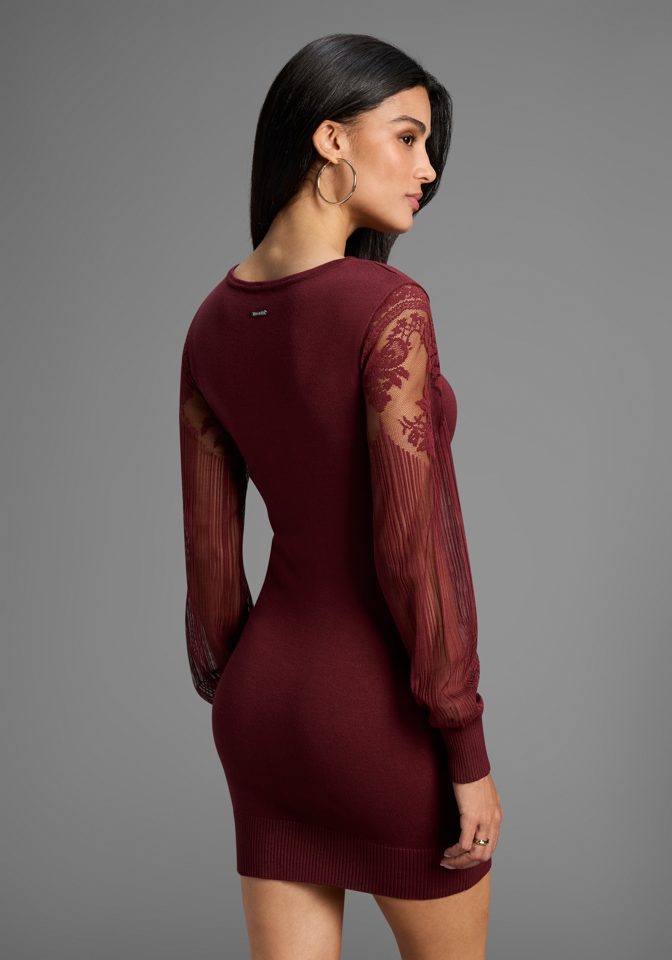 Laura Scott Strickkleid, mit edlen Spitzenärmeln und tiefem V-neck