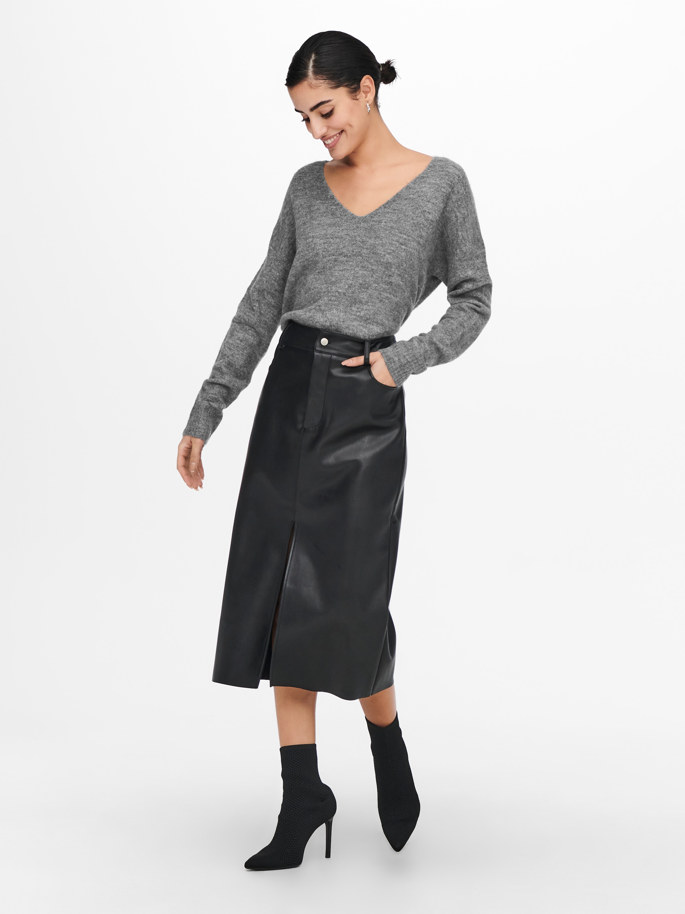 JDY V-Ausschnitt-Pullover »JDYELANORA L/S V-NECK PULLO. KNT NOOS«, mit leicht überschnittenen Schultern