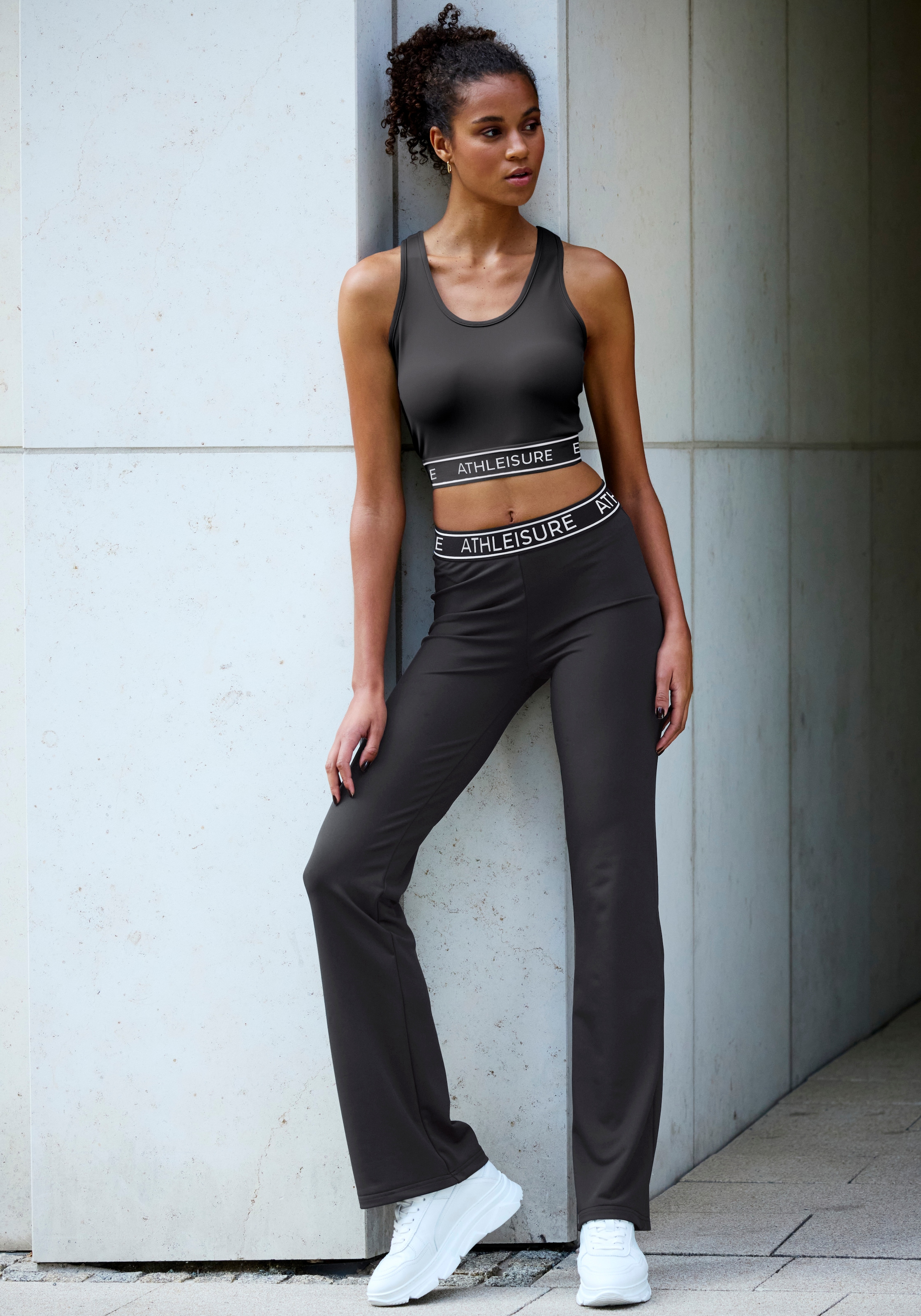 LASCANA ACTIVE Jazzpants  mit breitem Gummibund und Aufschrift, Schlaghose, Flared, Bootcut