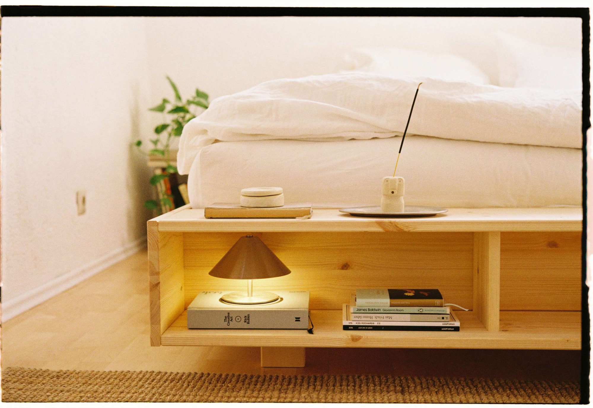 Karup Design Stauraumbett »Merge Bed Bettgestell m. integrierter Bank m. Stauraum, mehrere Größen« inkl. Lattenrost, excl. Matratze, FSC®-zertifiziertes Massivholz