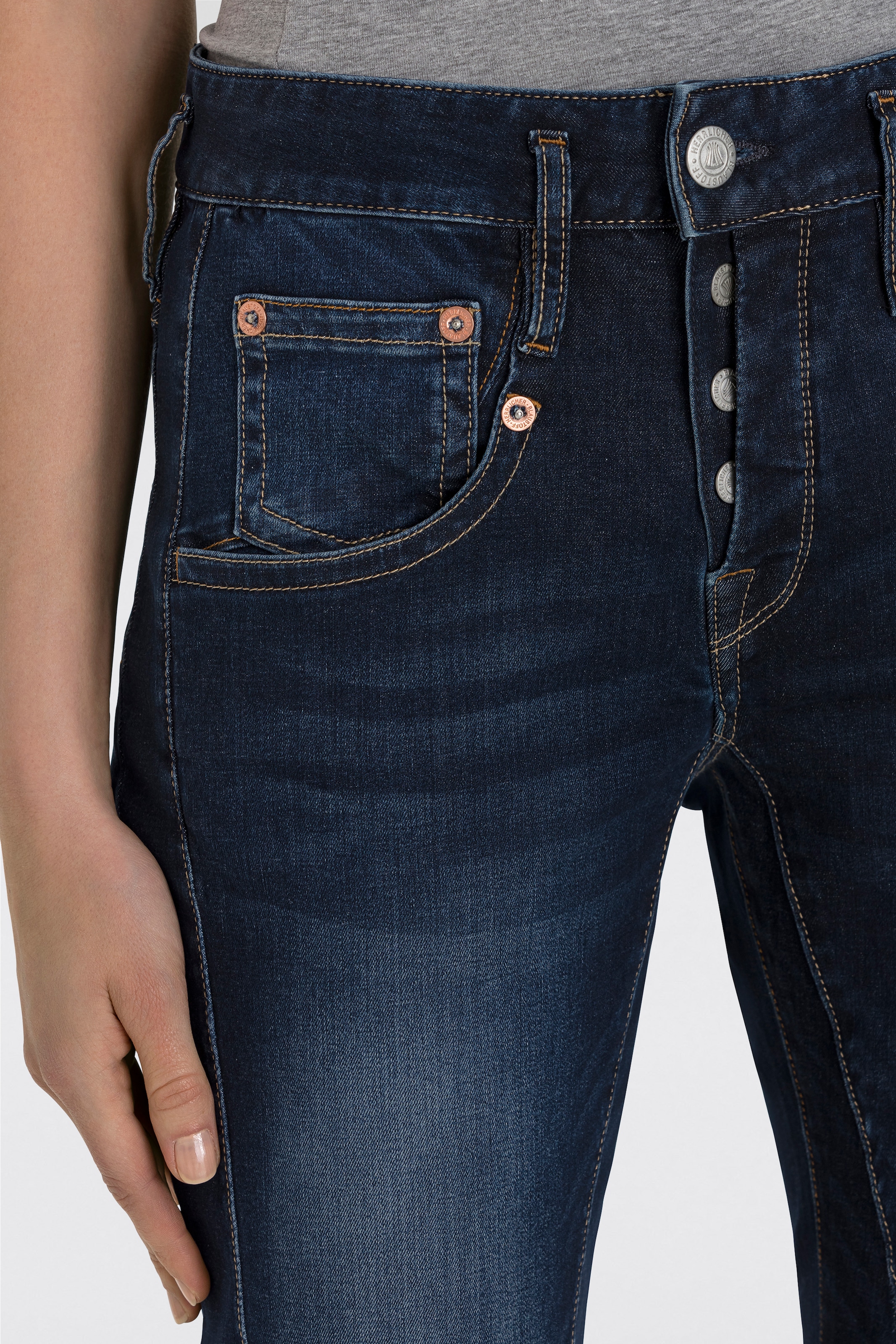 Herrlicher 7/8-Jeans »Shyra Cropped Reused Denim«, mit tiefsitzenden Taschen vorne