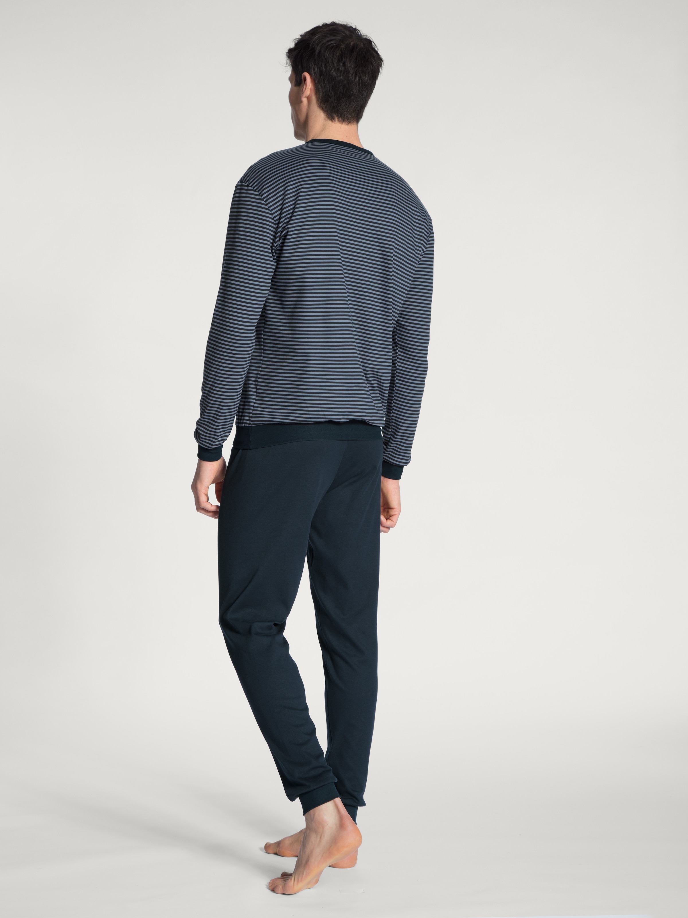CALIDA Schlafanzug »Relax Streamline«, (Packung, 2 tlg.), mit V-Neck und Bündchen