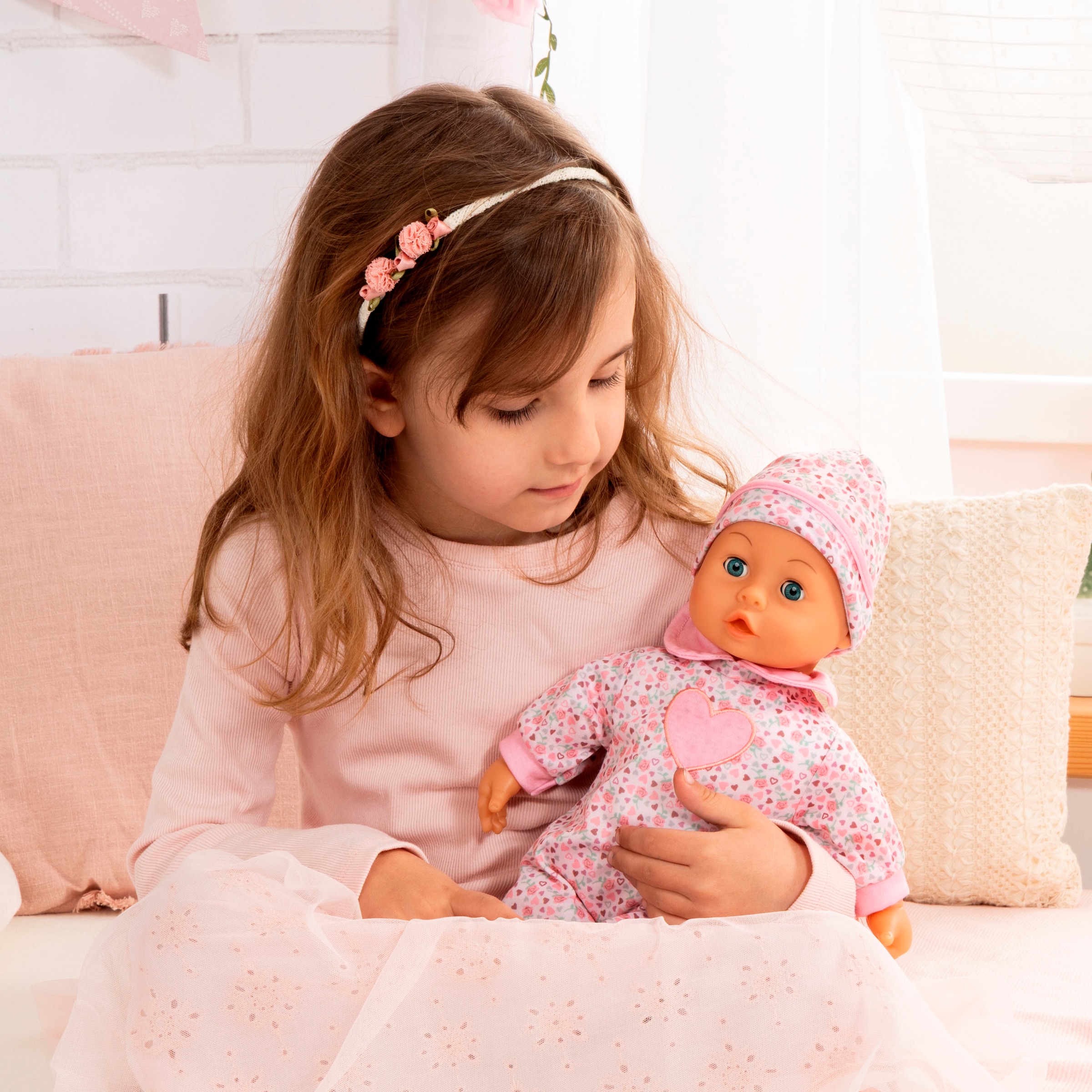 Bayer Babypuppe »First Words Baby, 38 cm, Herzen rosa« mit Schlafaugen und Babygeräuschen