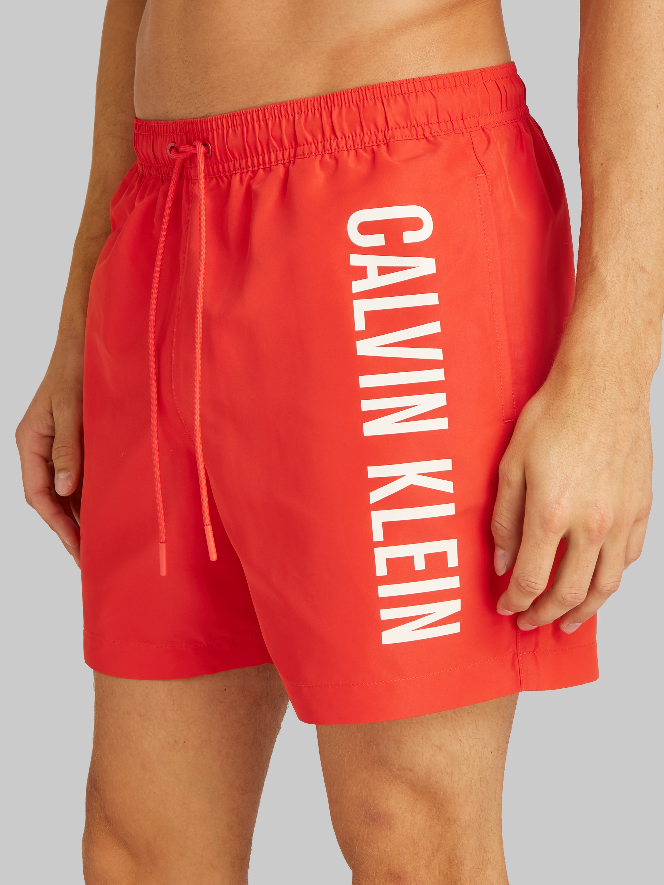 Calvin Klein Swimwear Badeshorts »MEDIUM DRAWSTRING«, mit großem Logo