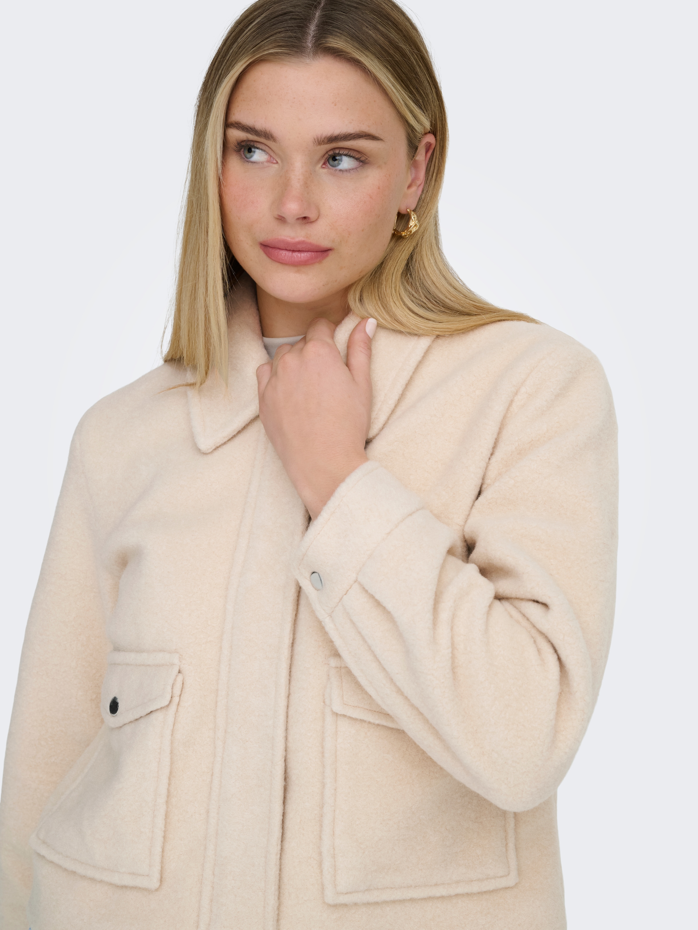 ONLY Kurzjacke »ONLKIKI-MONI SHORT JACKET PNT« Kunstfaser