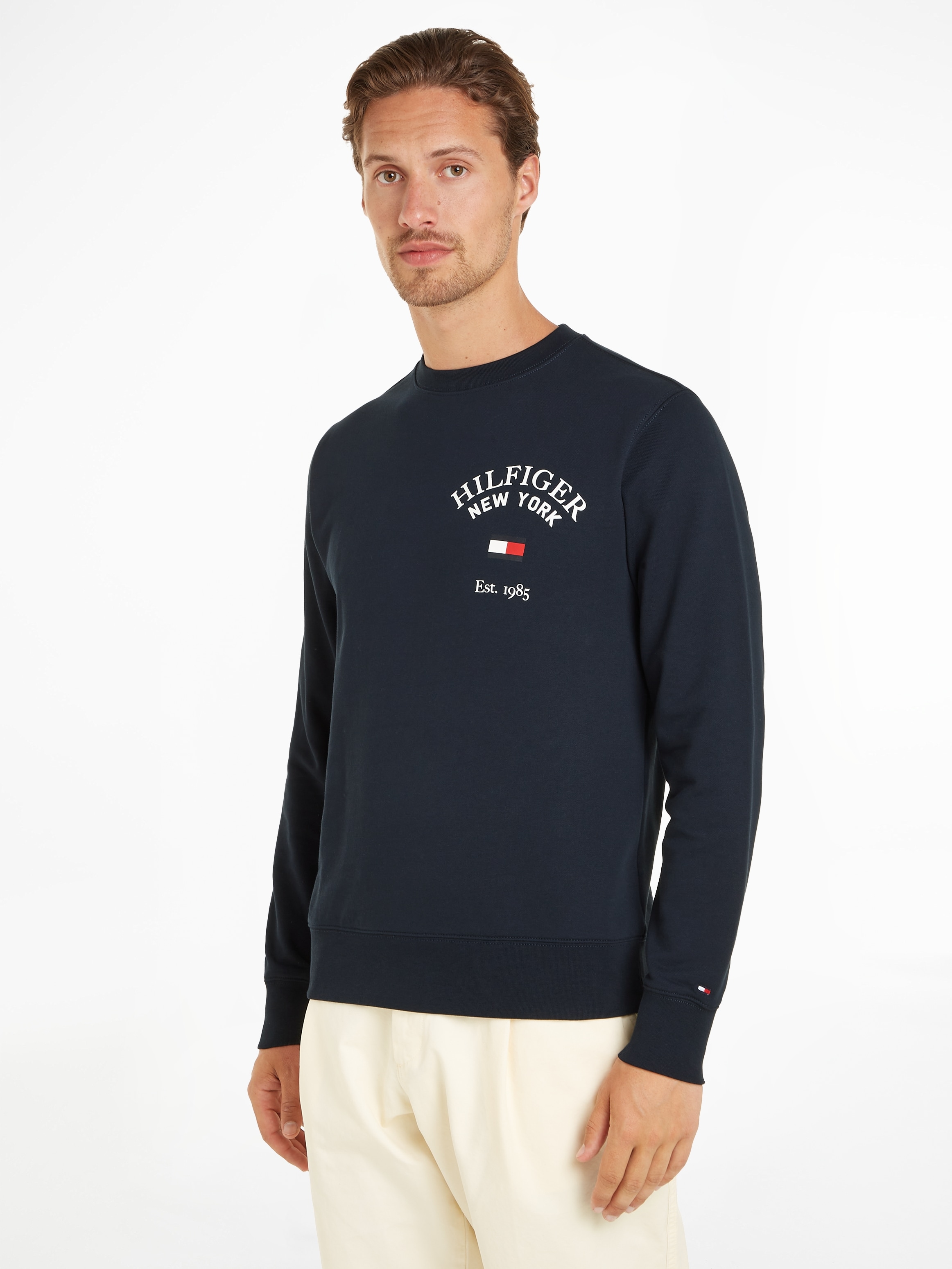 Tommy Hilfiger Sweatshirt »WCC ARCHED VARSITY SWEATSHIRT«, mit modischem Logodruck auf der Brust