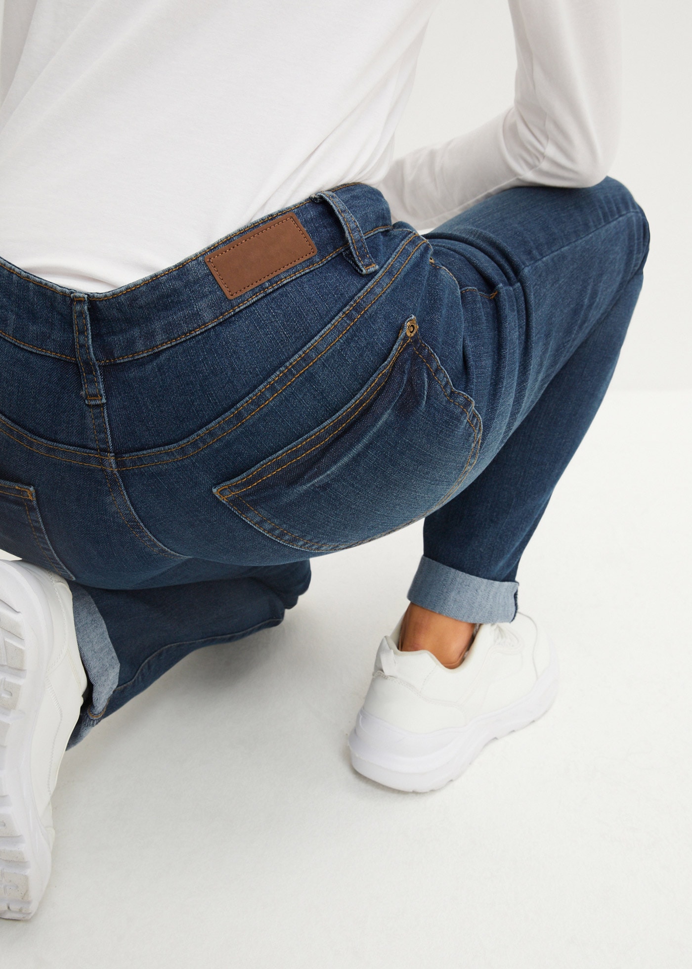 bonprix Straight-Jeans »Straight Jeans Mid Waist, Stretch« Regular Fit, mit Aufschlag, im Five-Pocket-Style