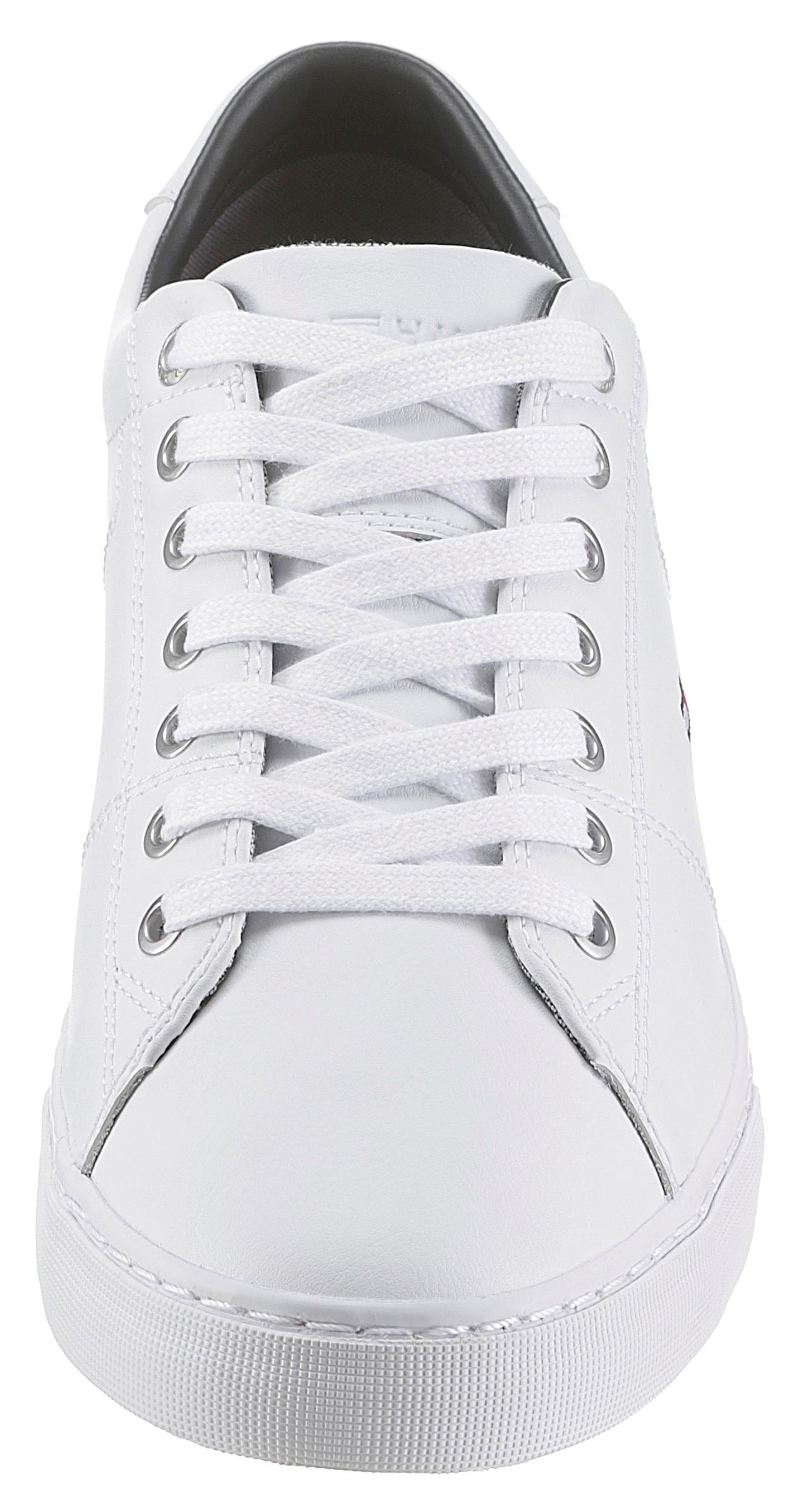 Tommy Hilfiger Sneaker »ESSENTIAL LEATHER SNEAKER«, Freizeitschuh, Halbschuh, Schnürschuh mit Flaggenstickerei