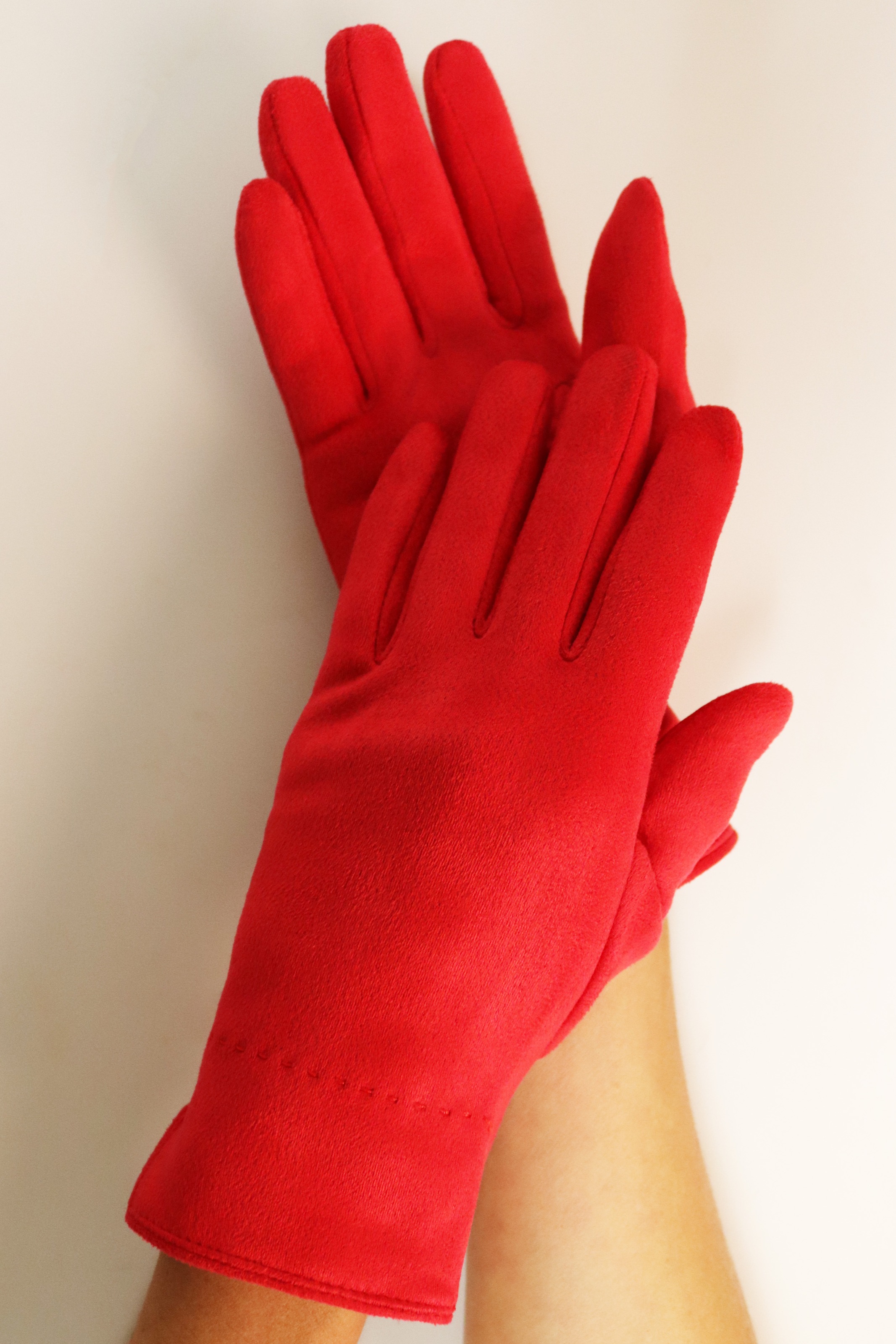 Capelli New York Strickhandschuhe mit Ziernaht, Metall-Logo, Feinripp-Strick, elastisch