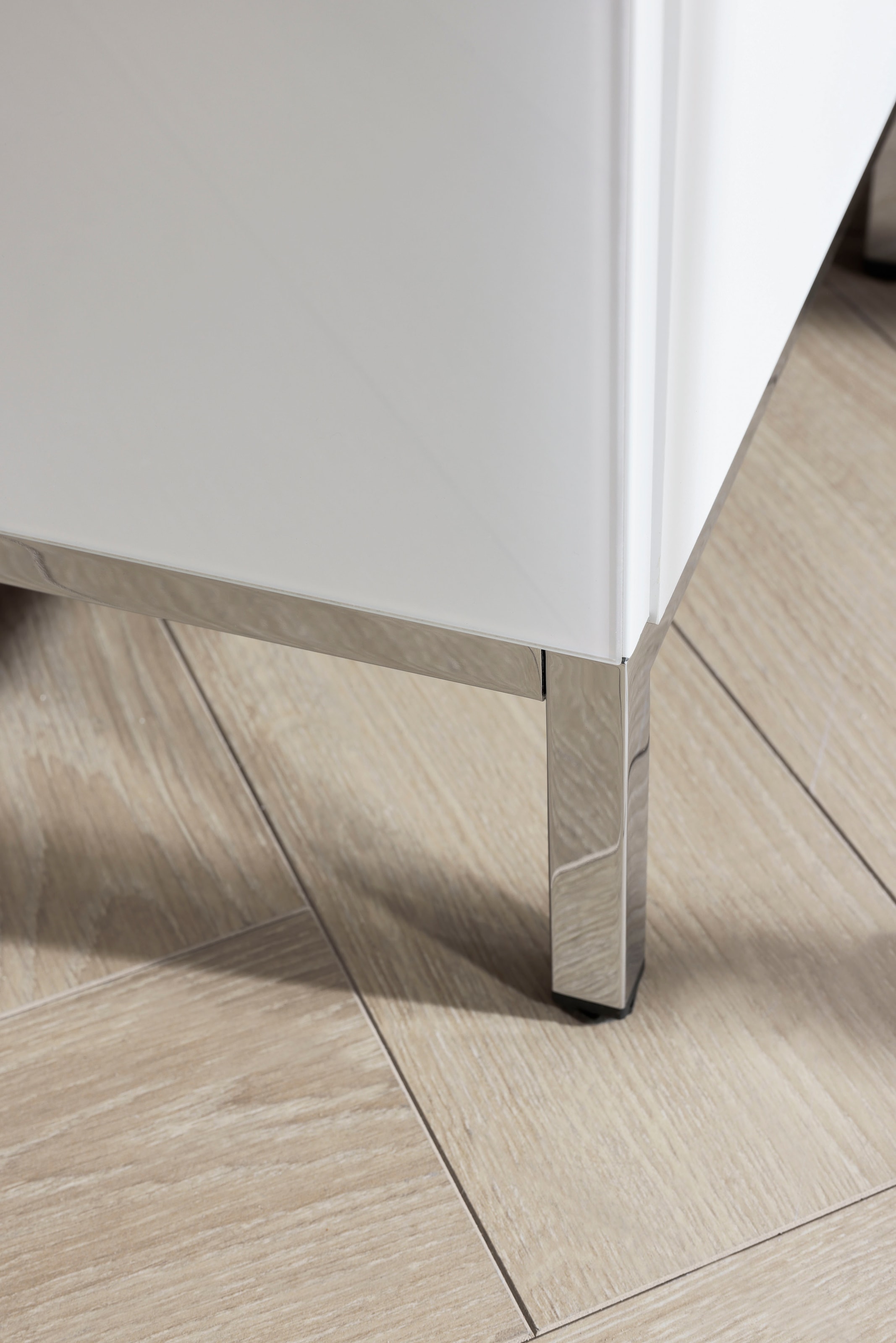 rauch Nachtkommode »Nachttisch Nachtschrank Nachtkonsole FLIPP mit Glasfront«, (Breite 40 cm), mit 3 Schubladen und Soft-Close-Funktion sowie Glasfront