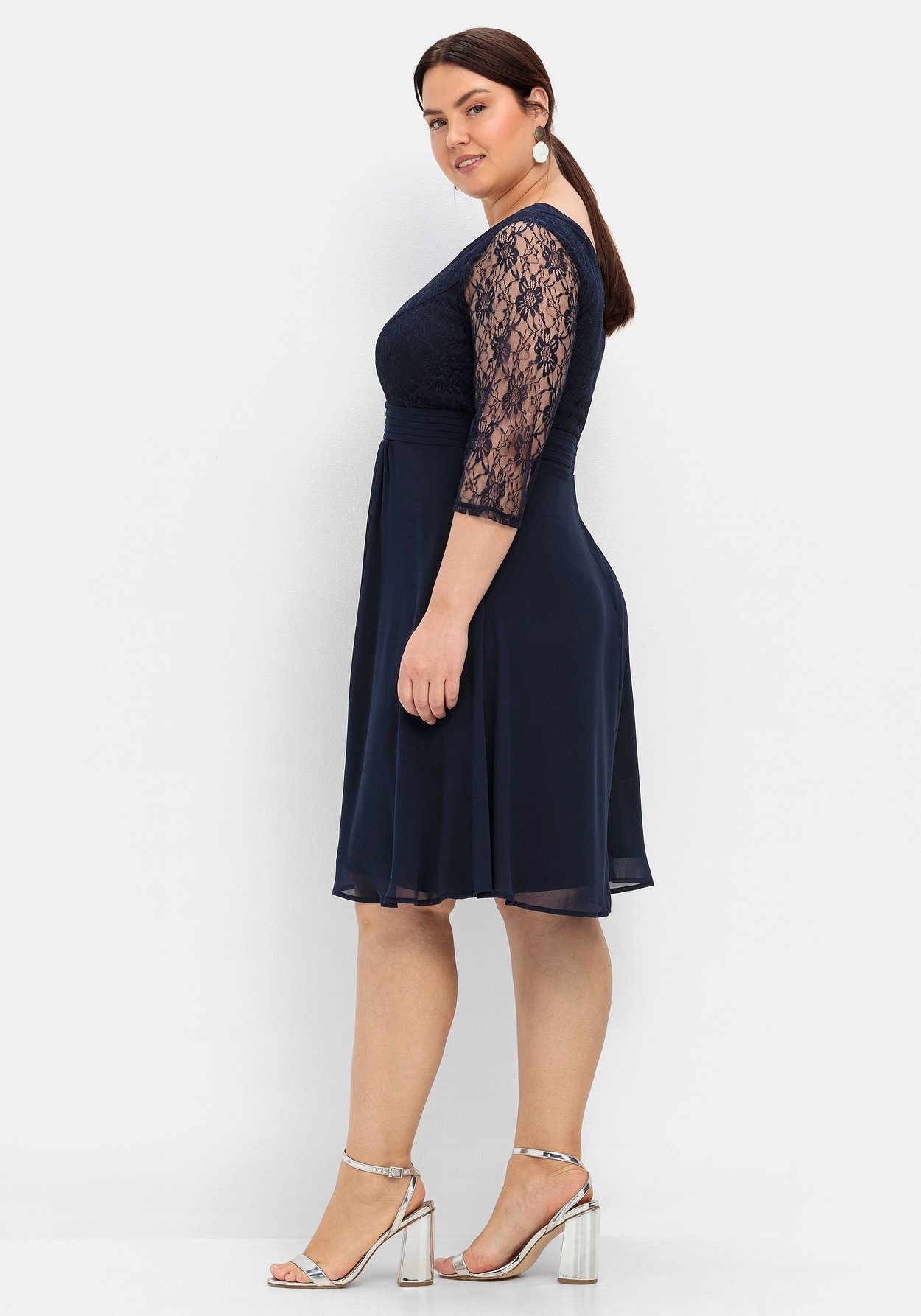 Sheego Abendkleid »Kleid mit leicht ausgestelltem Rock«