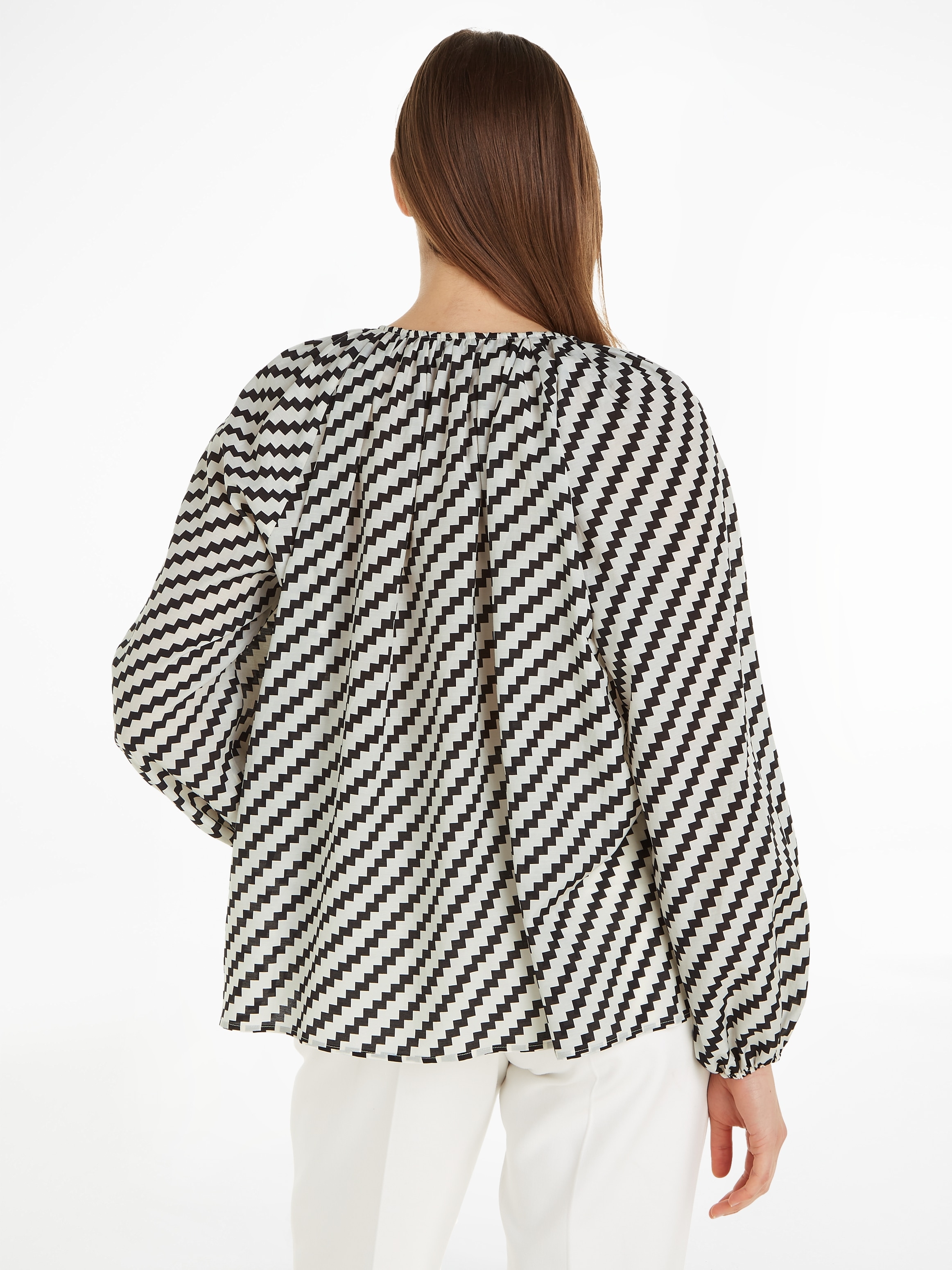 Tommy Hilfiger Blusentop »ZIGZAG GATHERED BLOUSE LS«, mit Logopatch