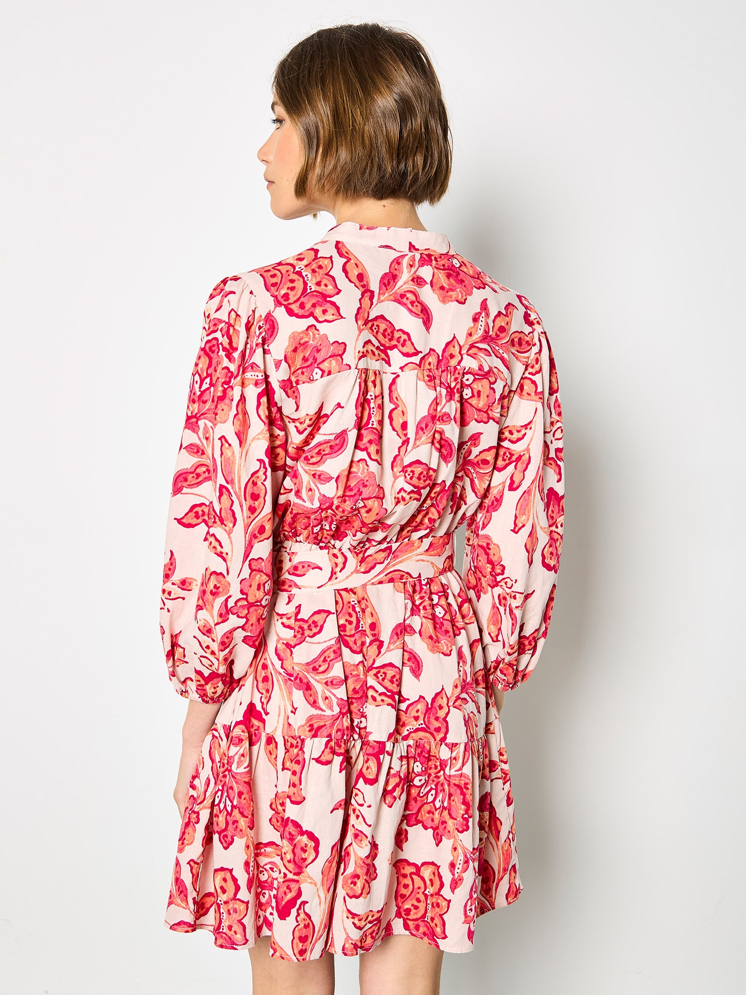 Apricot Minikleid »Malerisches Sarasa-Minikleid mit Blumenmuster« mit Gürtel