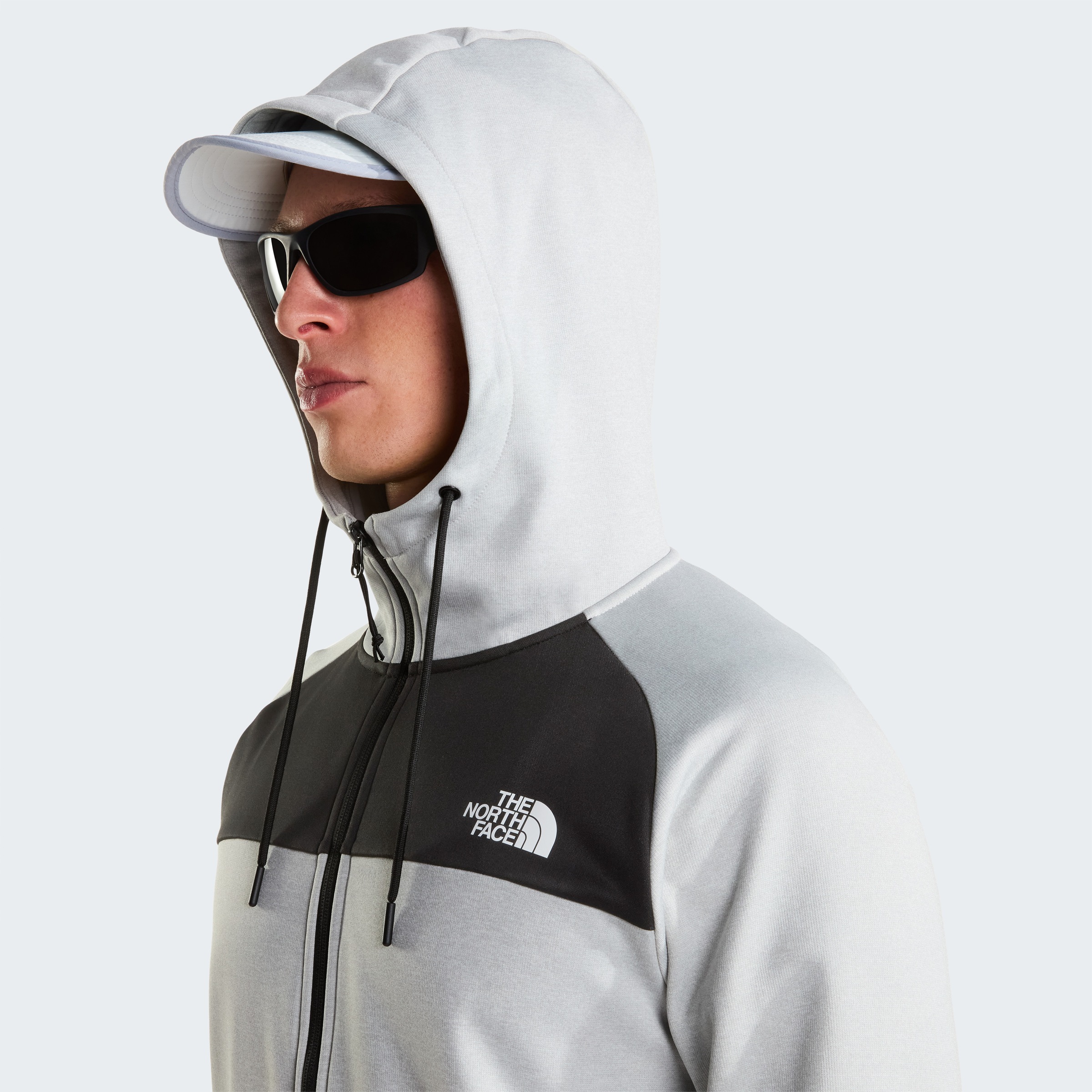 The North Face Fleecejacke »Reaxion Fleece Kapuzenpulli mit durchgehendem RV für Herren« für kühle Temperaturen, offene Taschen, mit gebürsteter Innenseite
