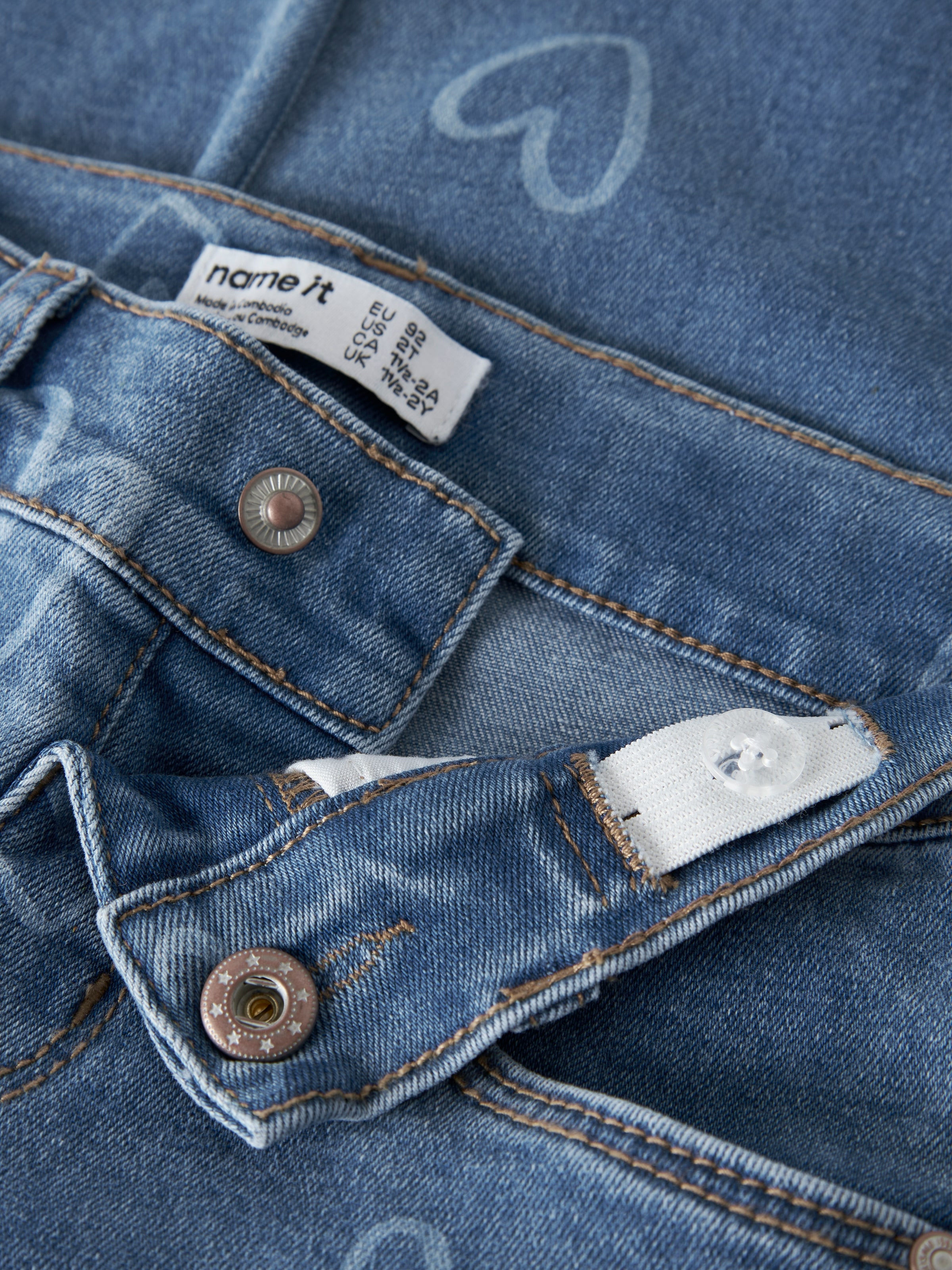 Name It Weite Jeans »NMFROSE WIDE AOP JEANS 4044-ON NOOS« Baumwollmischung, regular fit, Allover Herzchen Druck