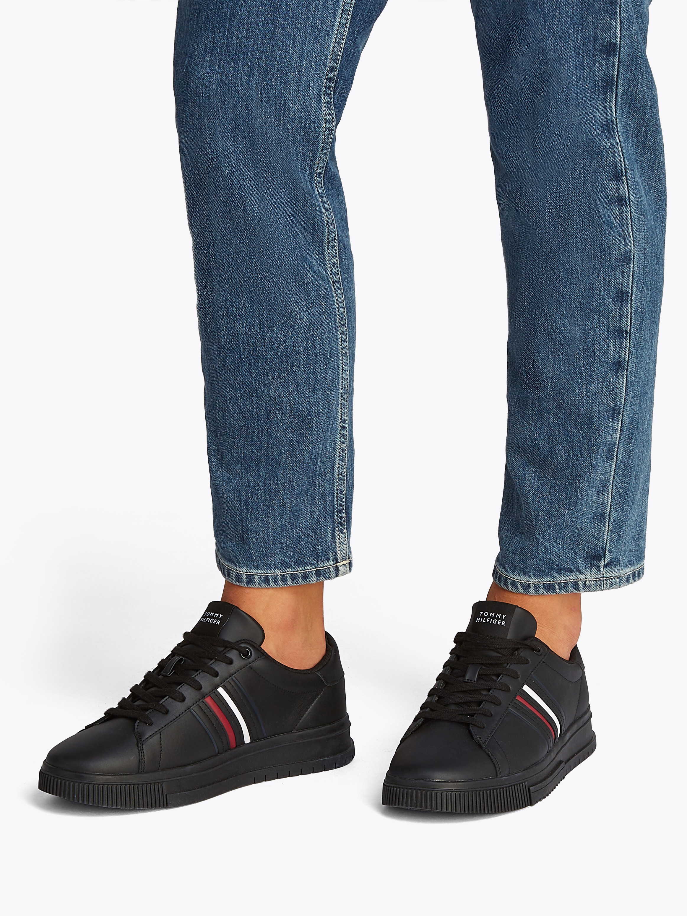 Tommy Hilfiger Sneaker »MODERN CUPSOLE STRIPES LTH«, Freizeitschuh, Halbschuh, Schnürer mit seitlichen Streifen