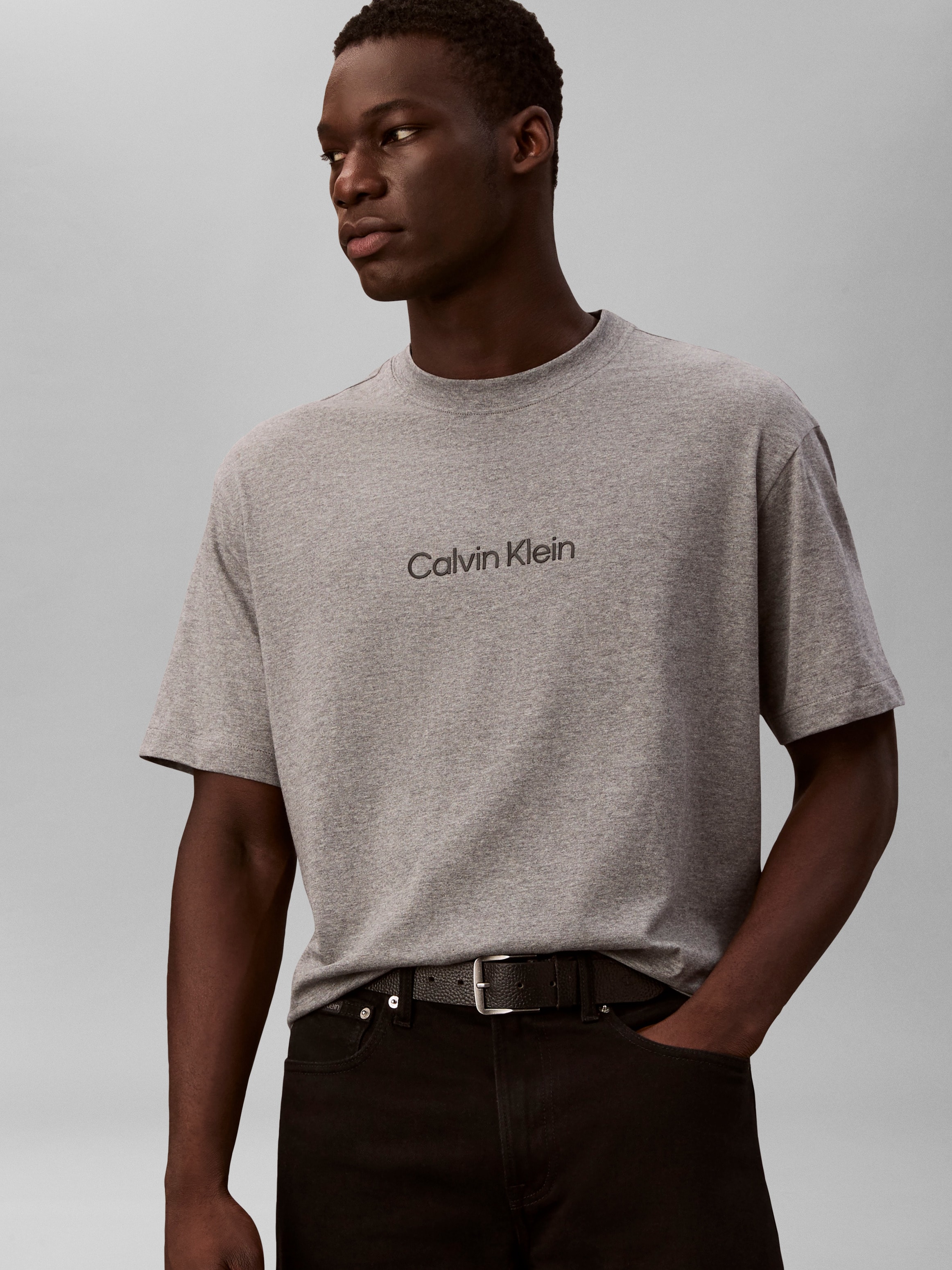 Calvin Klein T-Shirt »SS RLXD STANDARD LOGO CREWNK TEE« Rundhalsausschnitt, relaxed fit